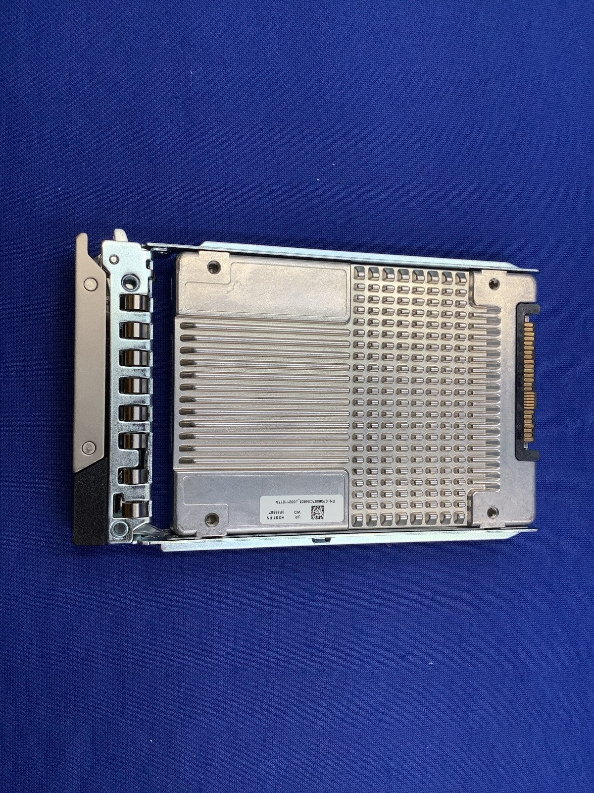 YW17N DELL 3.84TB Read Intensive SAS 12Gb/s 512e 2.5'' SSD WUSTR1538ASS200