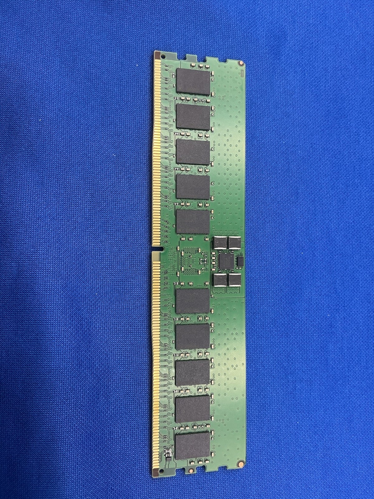 MTC20F2085S1RC56BD2001 MICRON 32GB (1X32GB) 2RX8 PC5-5600B RDIMM MEMORY