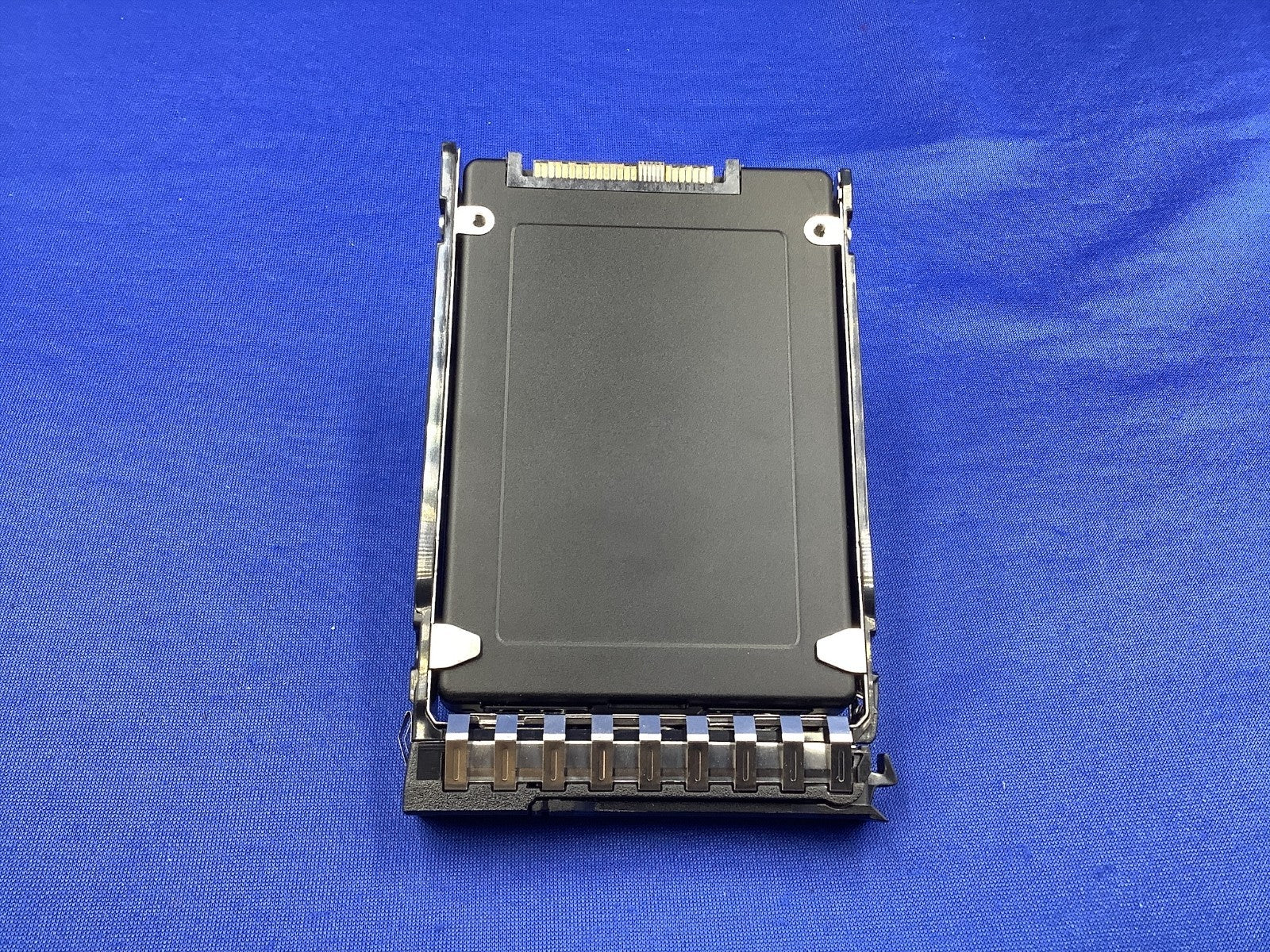 P40568-B21  HPE 15.36TB NVME GEN4 READ INTENSIVE SFF BC  U.3 PM1733 SSD