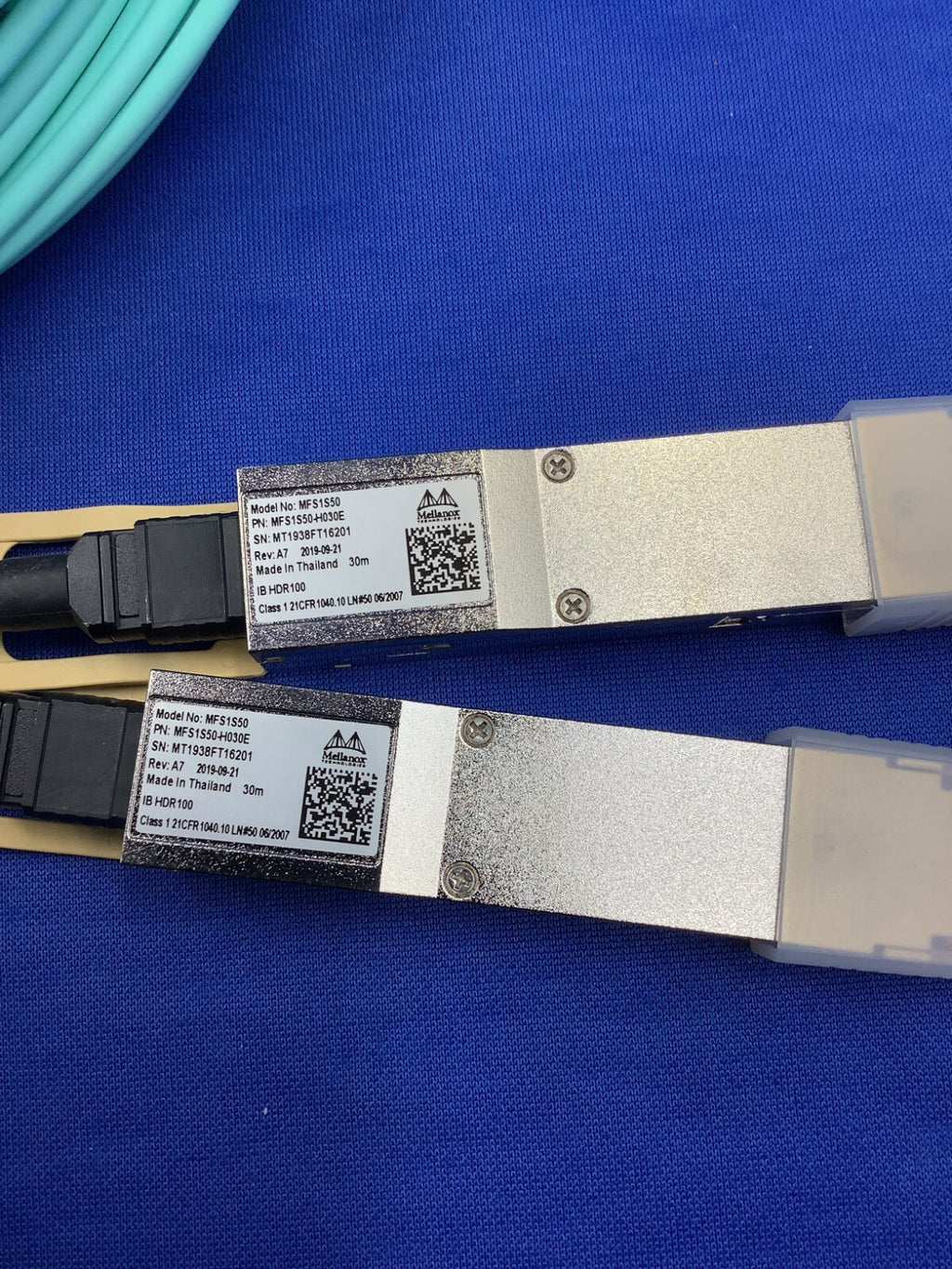 MFS1S50-H030E Mellanox 200Gb/s to 2x100Gb/s 30M Active Splitter Fiber Cable
