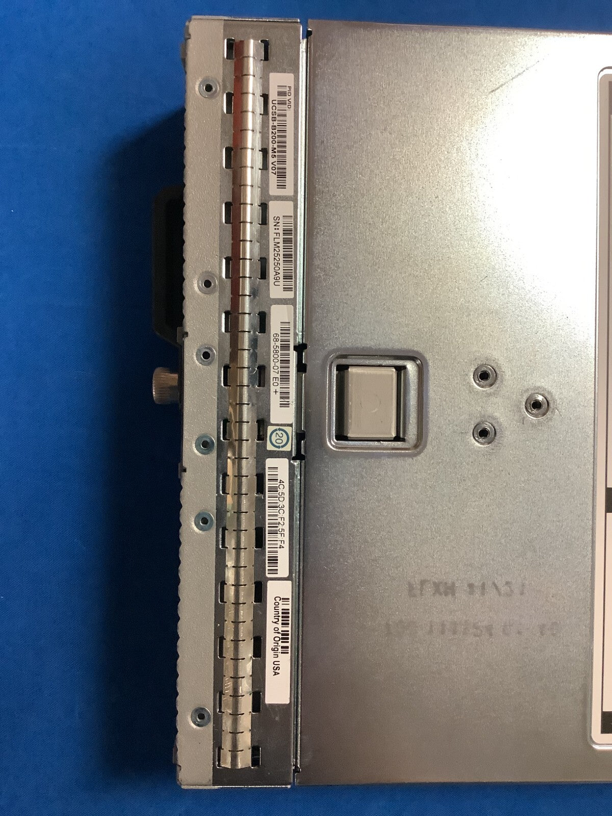 Cisco UCSB-B200-M5 Blade Server  73-17637-12 CTO Chassis