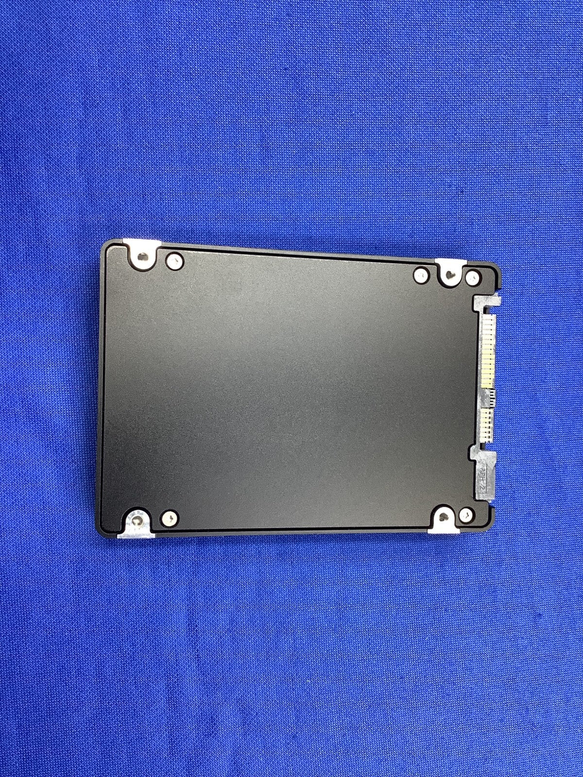 MZ-ILT30T0 Samsung PM1643 30.72TB TLC SAS 12Gb/s 2.5IN SSD MZILT30THMLA