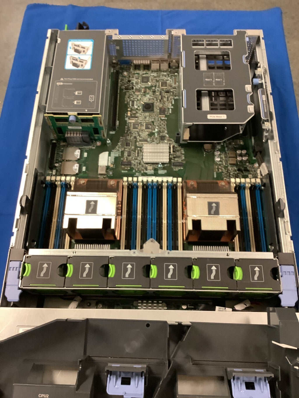 Cisco (2U) HX240C-M4SX HYPERFLEX HX24C M4 Node CTO System 74-12420-02 1400W PSU