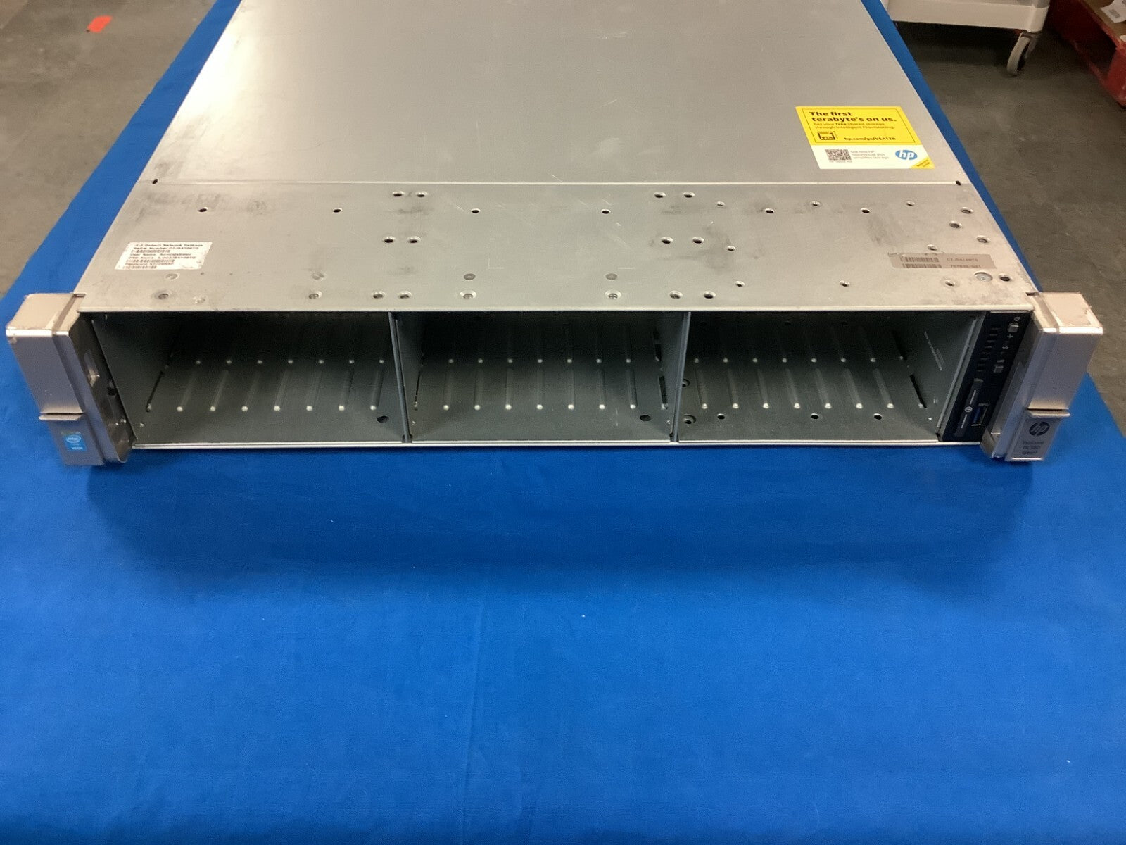 767032-B21 HP ProLiant DL380 Gen9 24x SFF CTO 775400-001