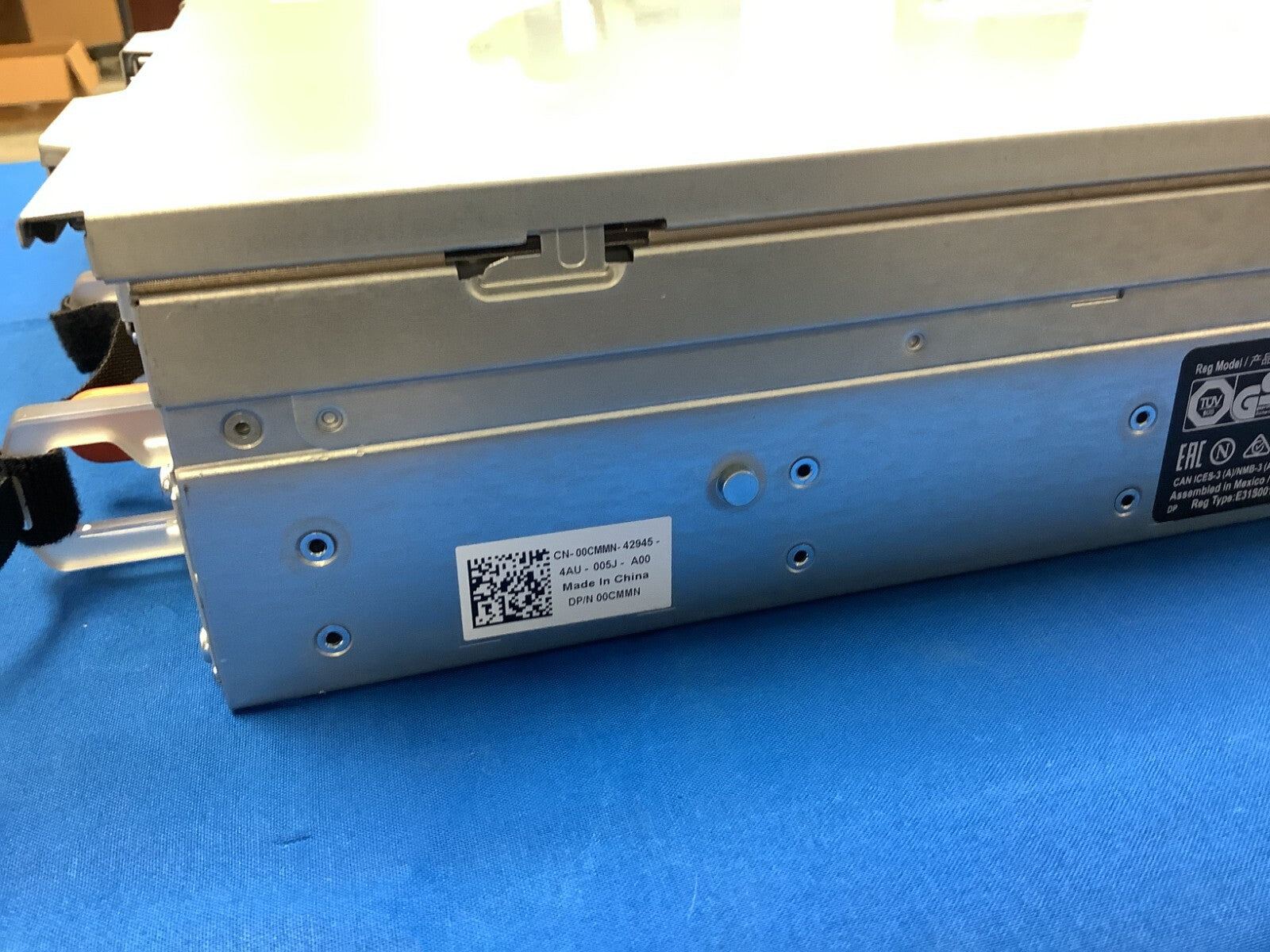 Dell PowerEdge R730 8 Bay 0599V5 SFF 2.5" 2U Server 1100W PSU heatsink