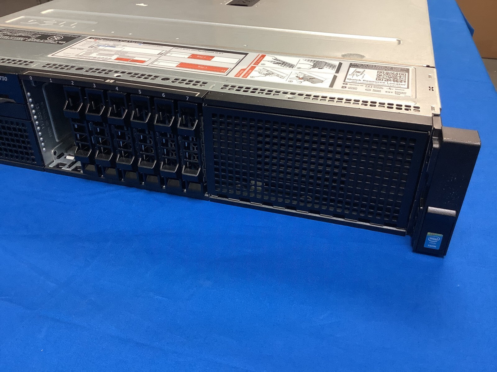 Dell PowerEdge R730 8 Bay 0599V5 SFF 2.5" 2U Server 1100W PSU heatsink