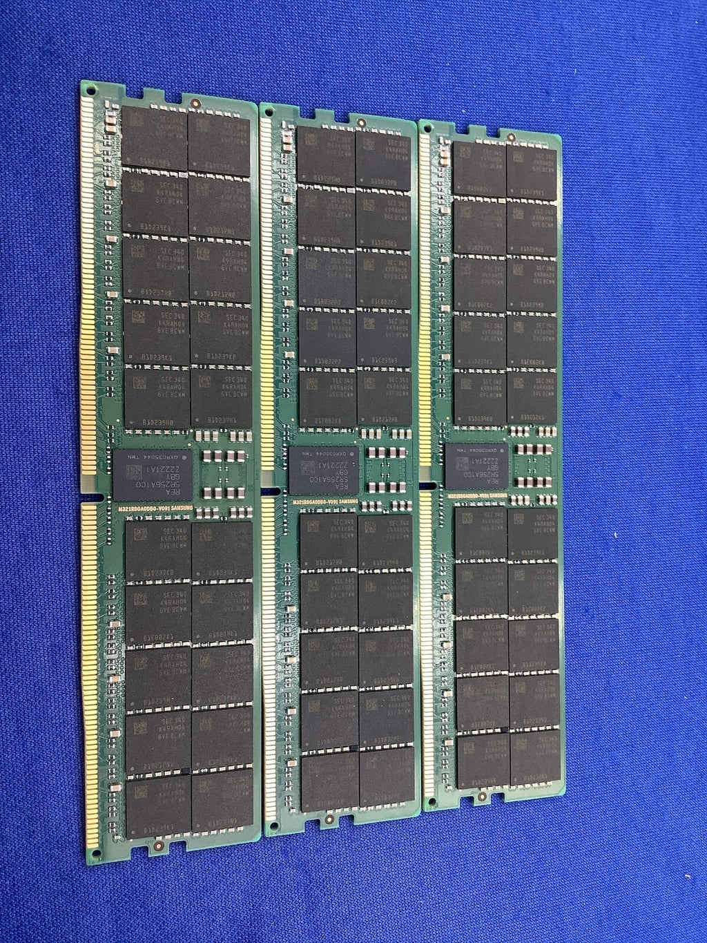 M321R8GA0EB0-CWM  SAMSUNG 64GB (1X64GB) 2RX4 PC5-5600B RDIMM SERVER MEMORY