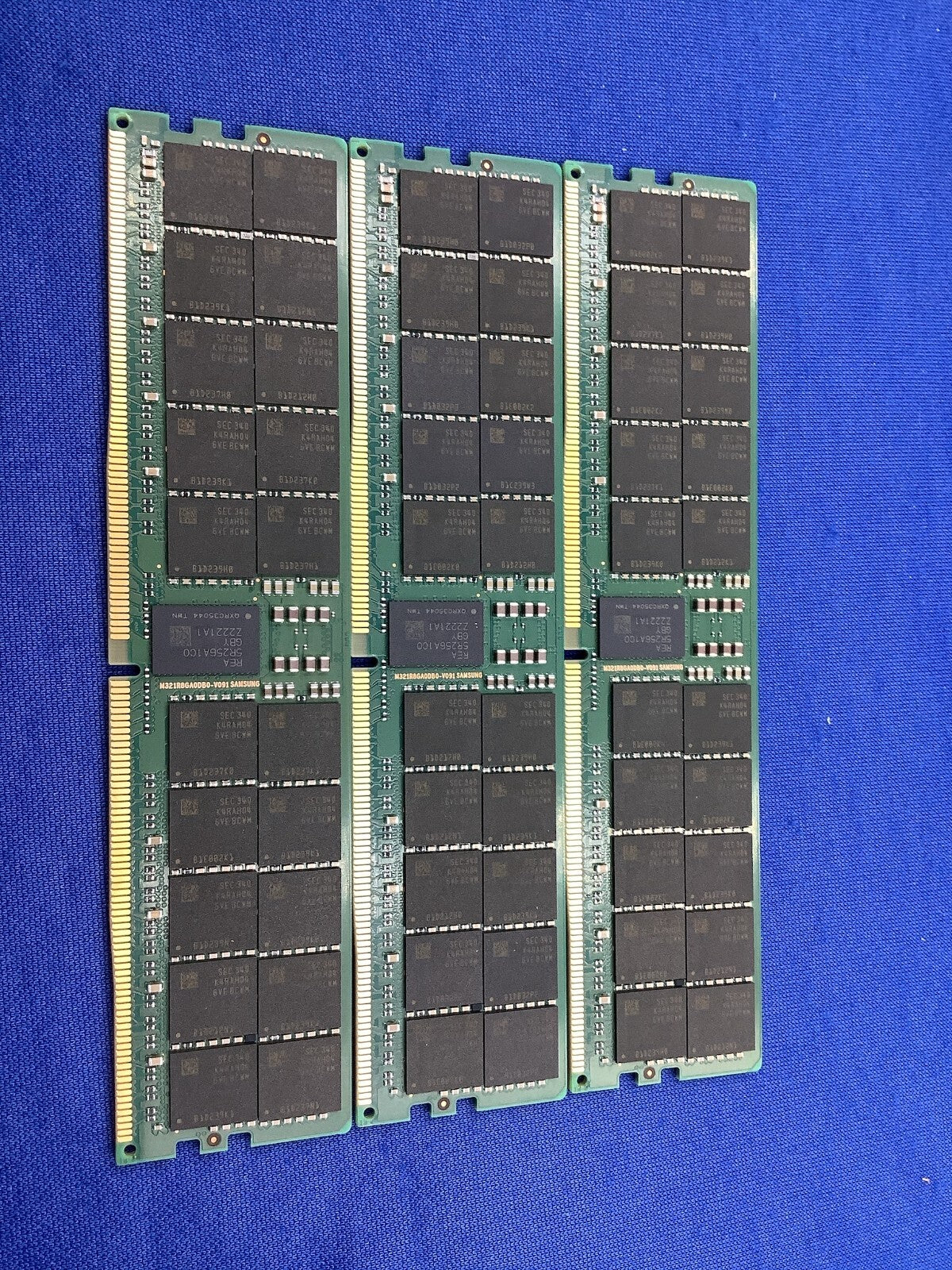 M321R8GA0EB0-CWM  SAMSUNG 64GB (1X64GB) 2RX4 PC5-5600B RDIMM SERVER MEMORY