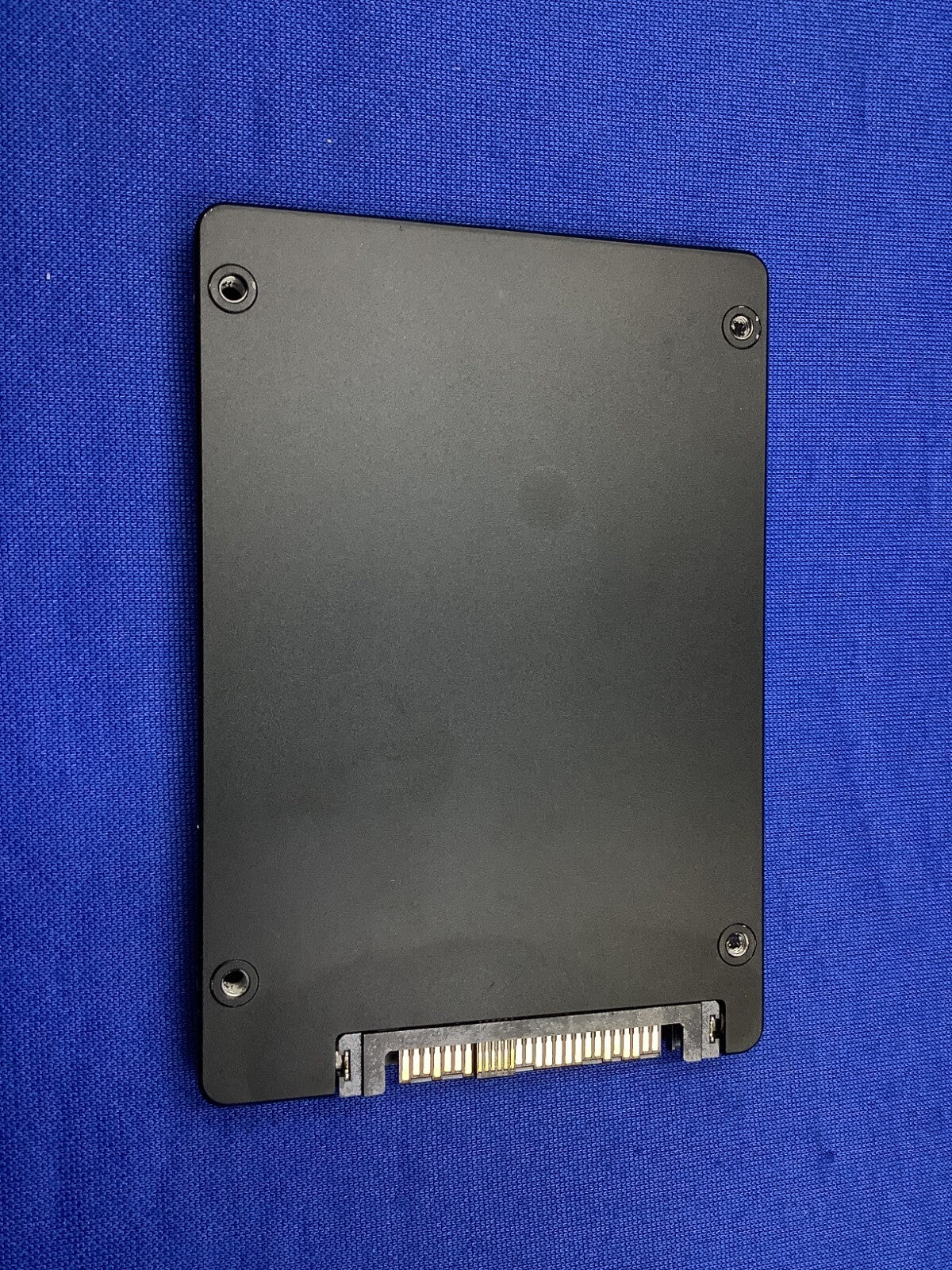 MZ-QLB7T60 Samsung PM983 7.68TB 2.5IN PCIe NVMe U.2 SSD MZQLB7T6HMLA
