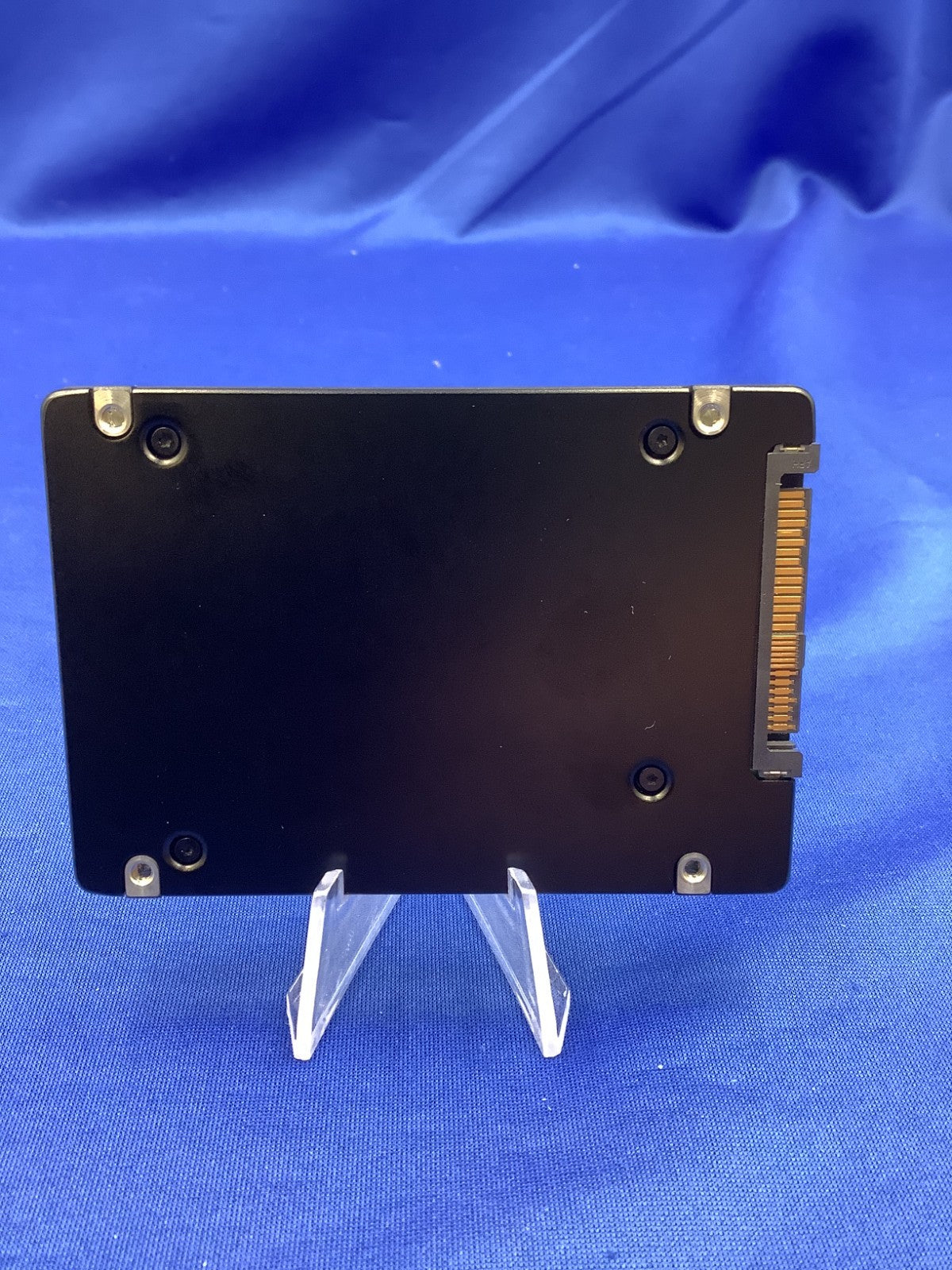 MZ-QL23T80 Samsung PM9A3 3.84TB PCIe Gen4x4 NVMe U.2 2.5 SSD MZQL23T8HCLS