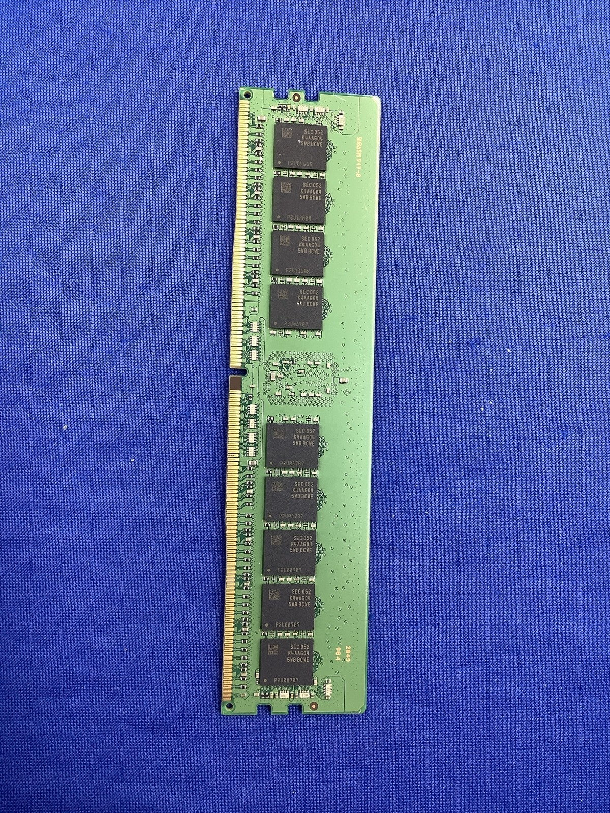 M393A4G40BB3-CWE SAMSUNG 32GB (1X32GB) 1RX4 PC4-3200A RDIMM MEMORY