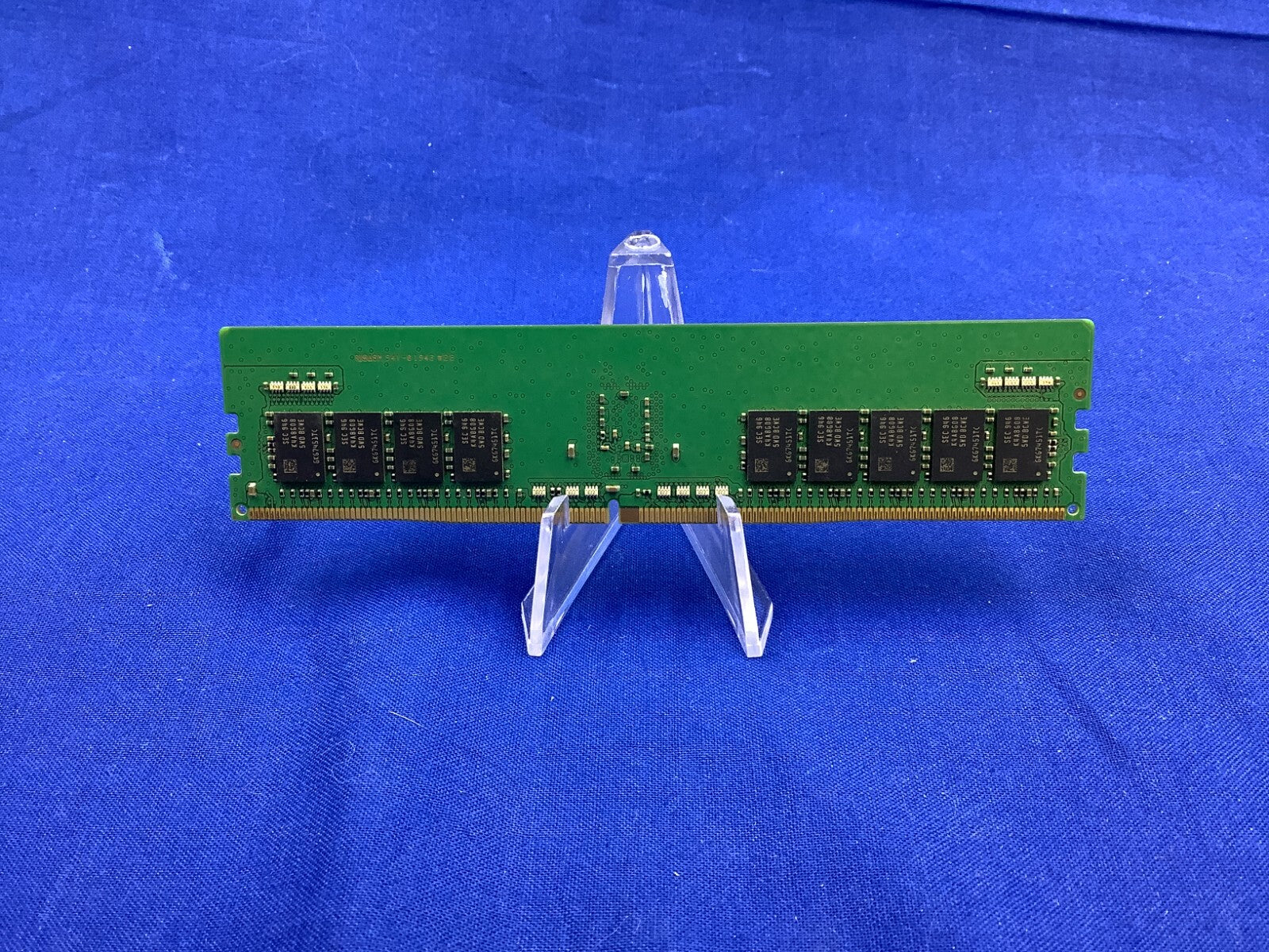 M393A2K43DB2-CWE SAMSUNG 16GB (1X16GB) 2RX8 PC4-3200AA MEMORY