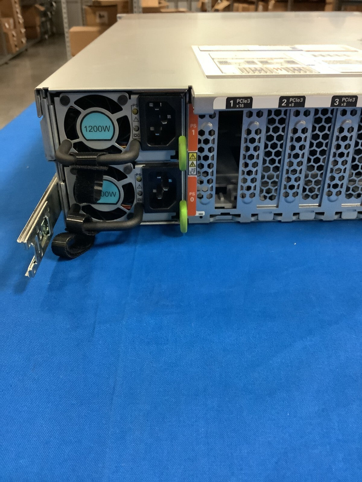 Sun Oracle X7-2L 7335280 Server 1200W Dual power No CPU/Mem/Disk