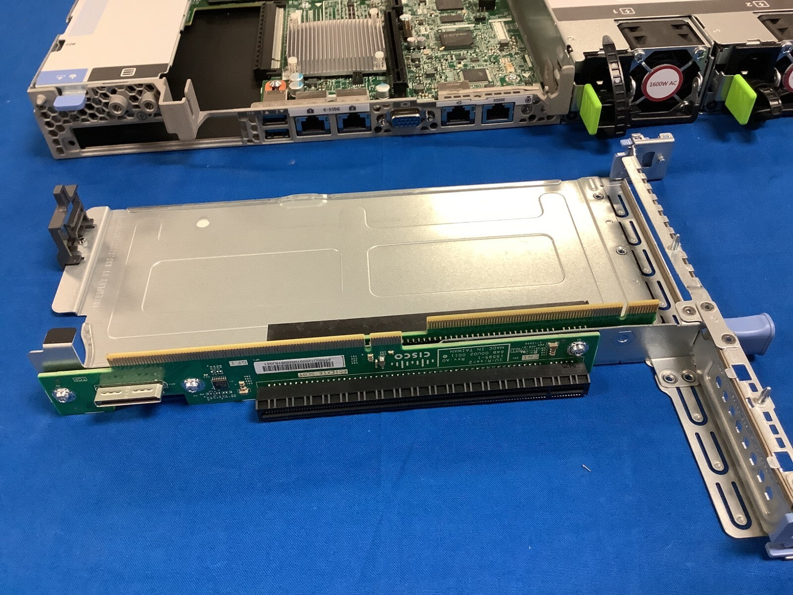 Cisco UCSC-C220-M5SX 10-Bay Barebones ; MOBO# 15015-1, 2x1600W PSU, RAID BATTERY