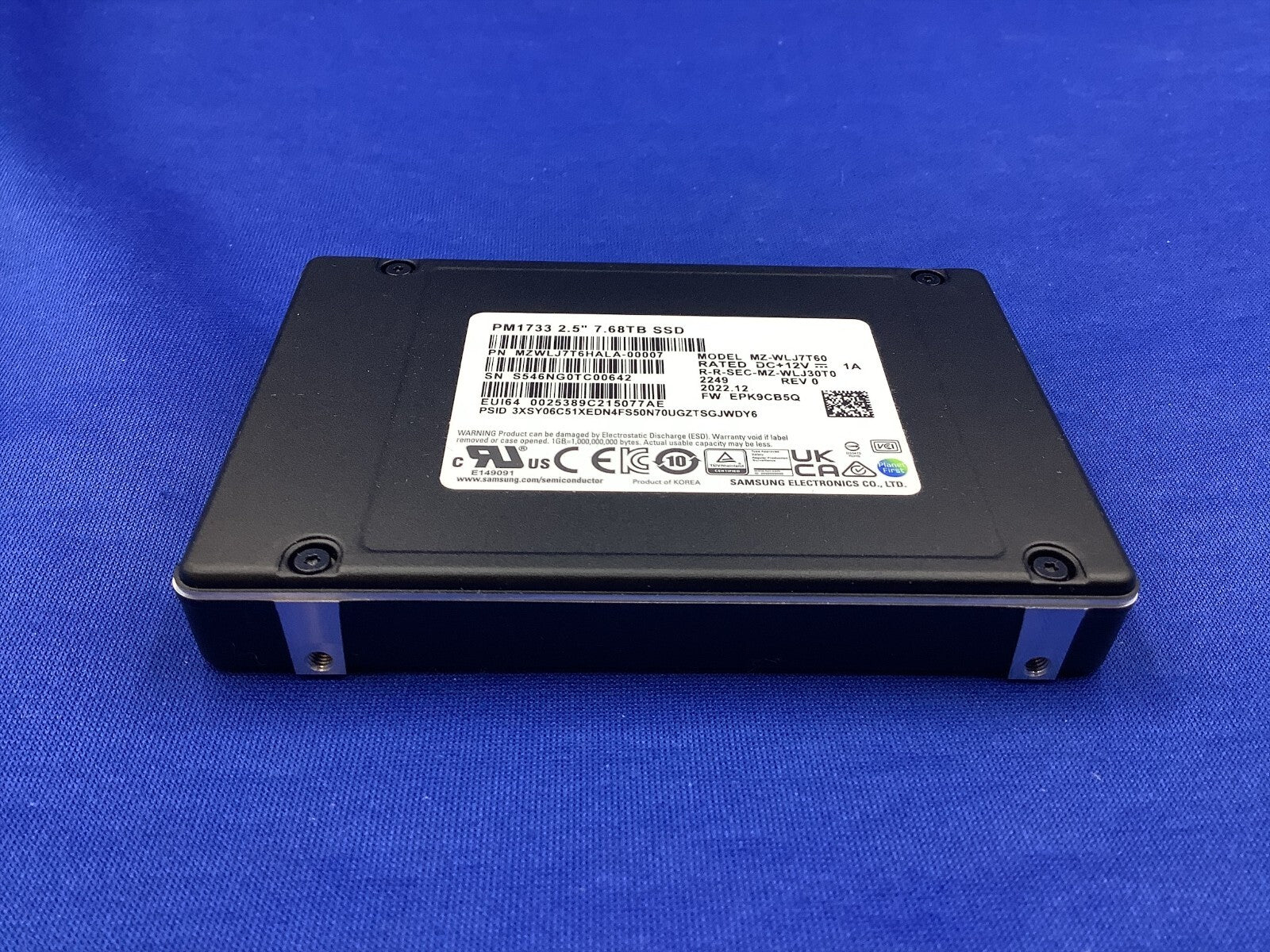 MZ-WLJ7T60 SAMSUNG PM1733 7.68TB NVME 2.5" U.2 PCIE4.0 SSD MZWLJ7T6HALA