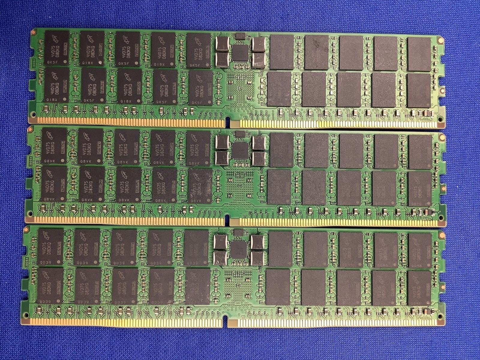 MTC40F2046S1RC56BD200B MICRON 64GB 2RX4 PC5-5600B RDIMM RAM MTC40F2046S1RC56BD2