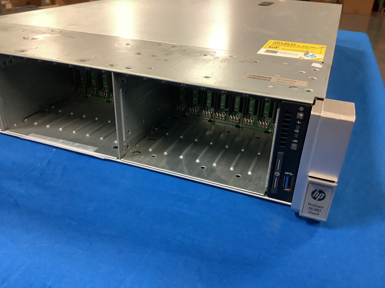 767032-B21 HP ProLiant DL380 Gen9 24x SFF CTO 775400-001