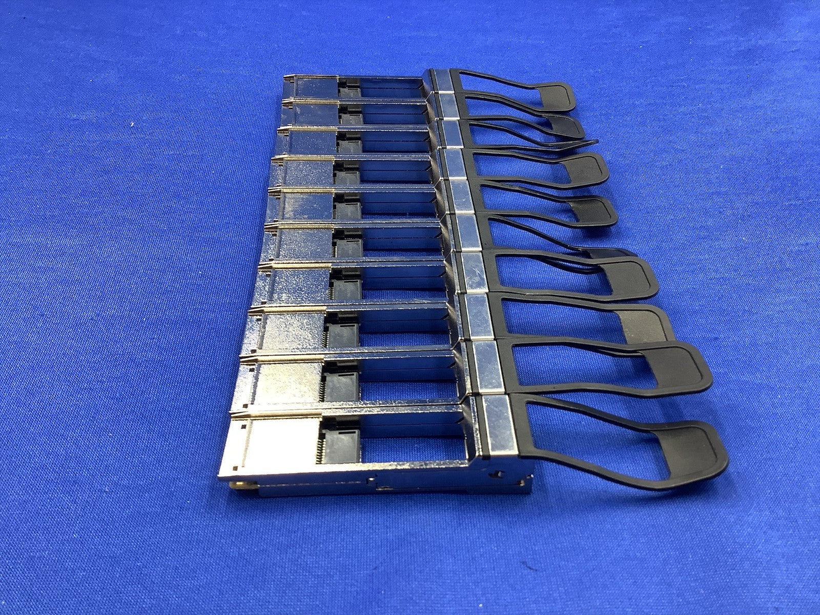MAM1Q00A-QSA28 NVIDIA DynamiX QSA28 100Gb/s to 25Gb/s QSFP28 to SFP28 Adapter