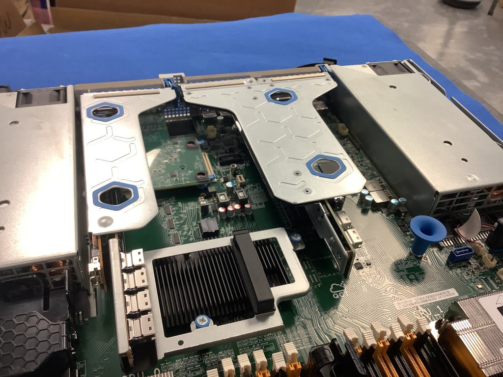 NetApp SG6000 12 bay Storage Appliance w/ MBD(31S5BMB02C0) PCI riser PSU Fan HS