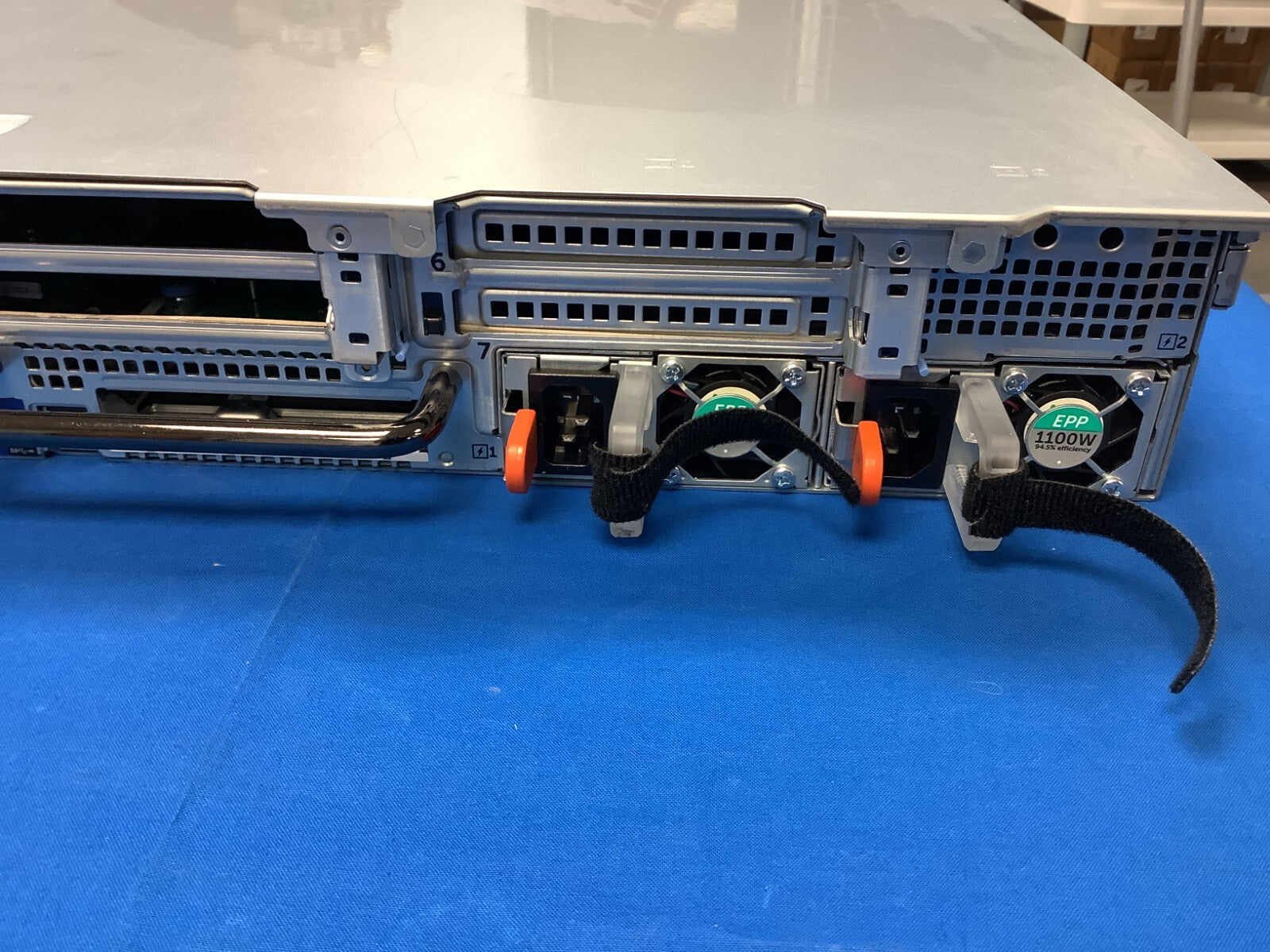 Dell PowerEdge R730 8 Bay 0599V5 SFF 2.5" 2U Server 1100W PSU heatsink