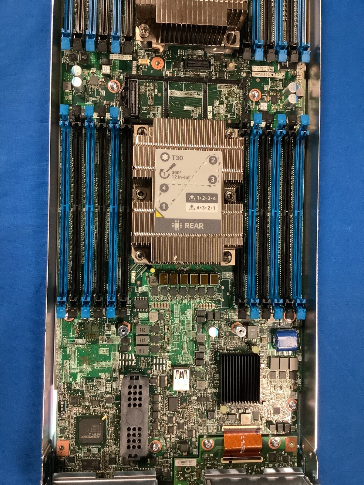 Cisco UCSB-B200-M5 Blade Server  73-17637-12 CTO Chassis