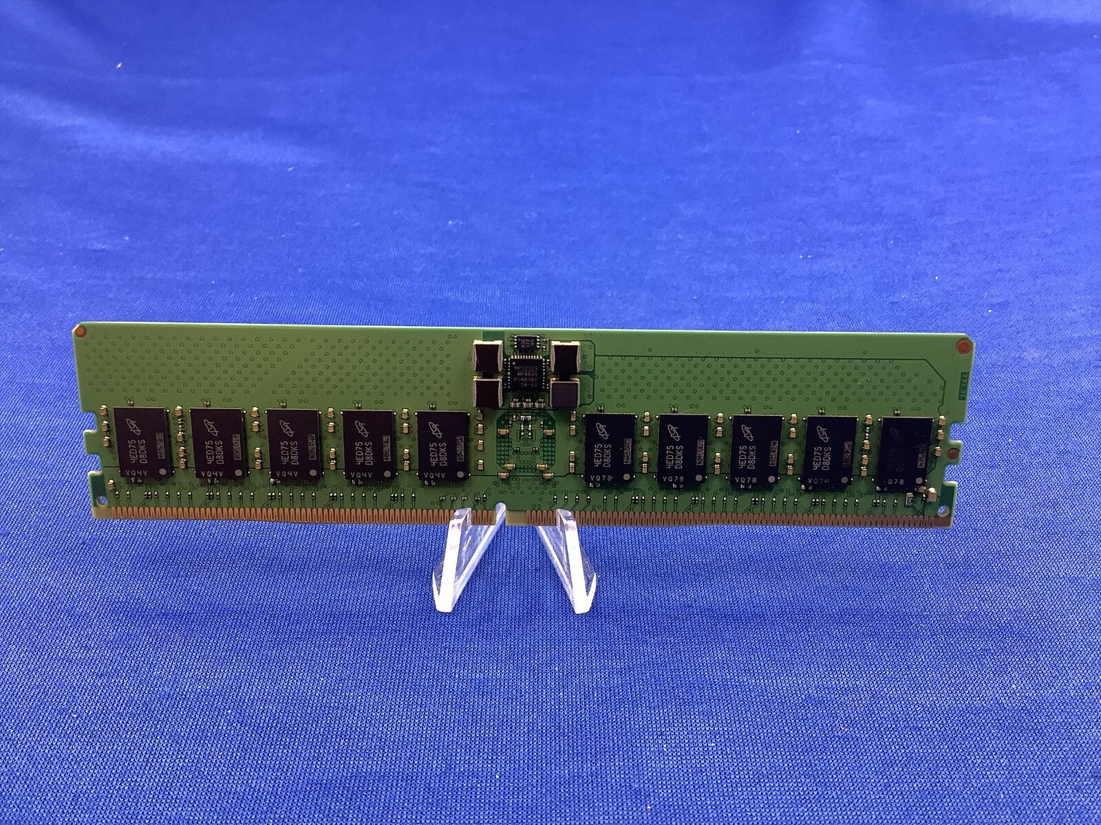 MTC20F2085S1RC56BD1 MICRON 32GB (1X32GB) 2RX8 PC5-5600B RDIMM MEMORY