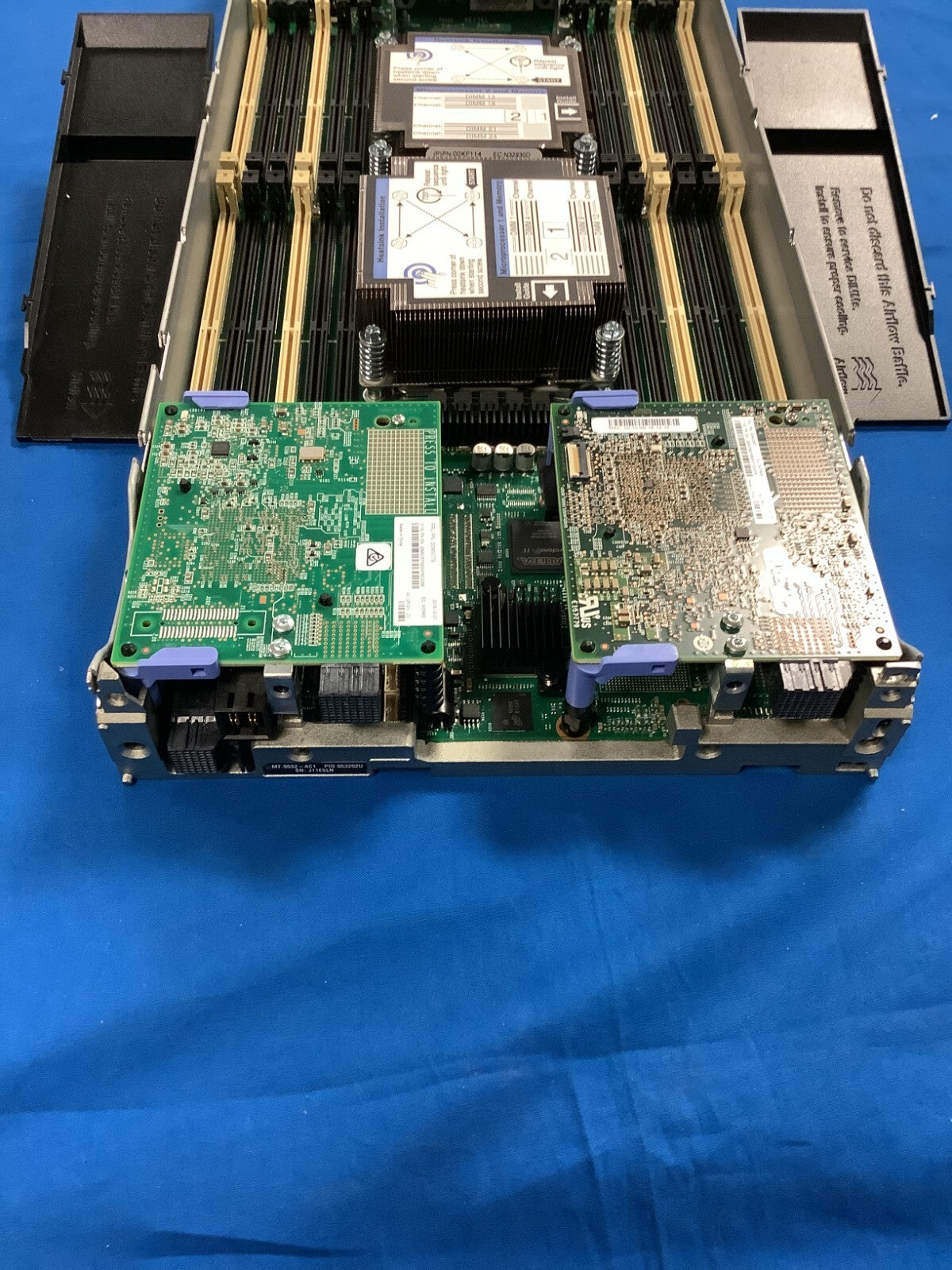 IBM LENOVO 9532 AC1 Flex System X240 M5, 00MW807 No RAM CPU Drives