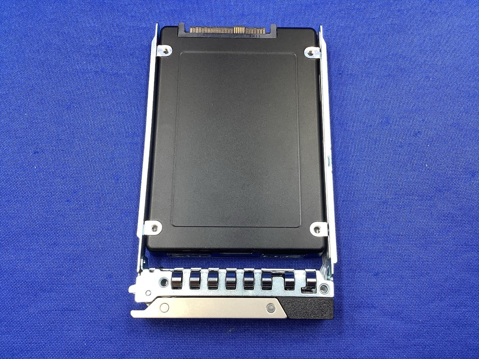 F6V5P Dell 0F6V5P 6.4TB PCIe Gen4 NVMe Mix Use TLC 2.5 U.2 SSD PM1735 MZ-WLJ6T40