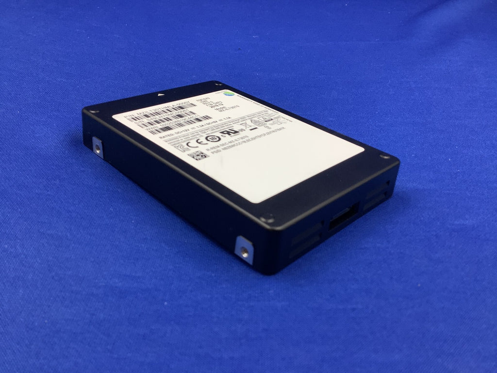 MZ-ILT30T0 Samsung PM1643 30.72TB TLC SAS 12Gb/s 2.5 SSD MZILT30THMLA