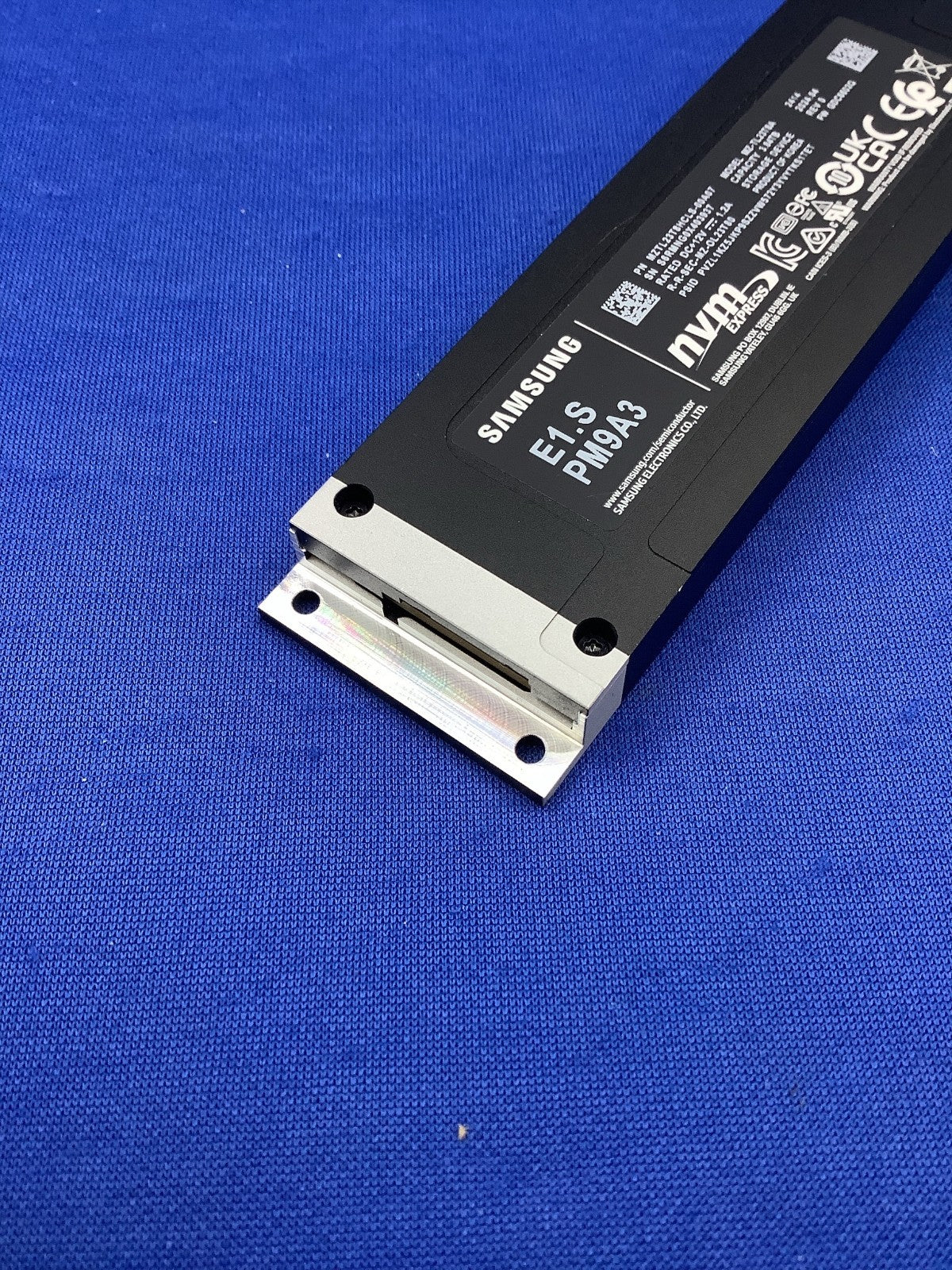 MZ-TL23T8A  Samsung PM9A3 3.84TB E1.S 9.5 mm NVMe PCIe 4.0 SSD MZTL23T8HCLS