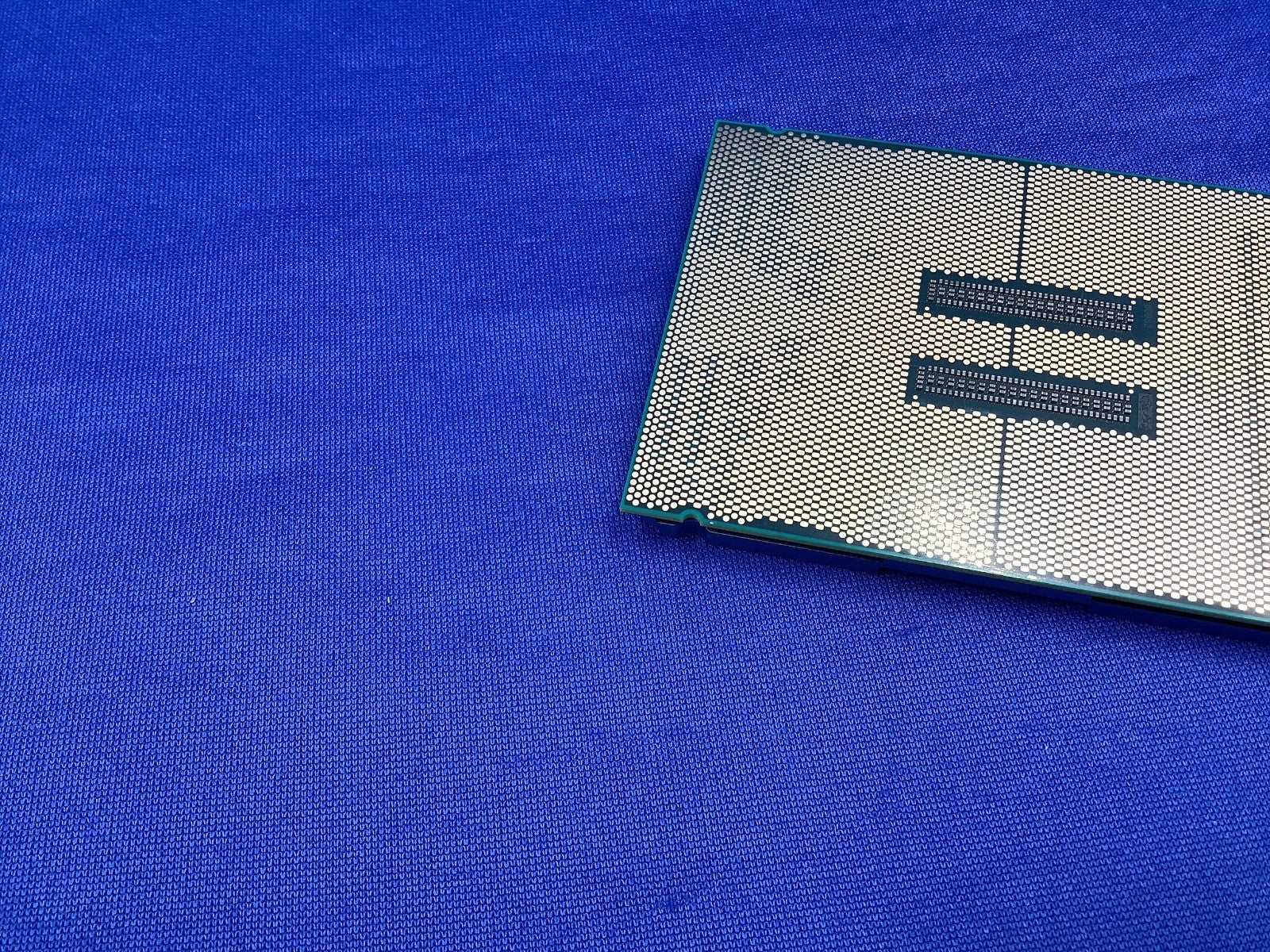 SRMGL Intel Xeon Gold 5420+ Processor 52.5M Cache 2.00 GHz  FC-LGA16A CPU