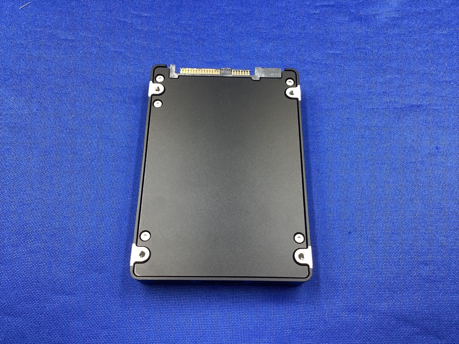 MZ-ILT30T0 Samsung PM1643 30.72TB TLC SAS 12Gb/s 2.5 SSD MZILT30THMLA