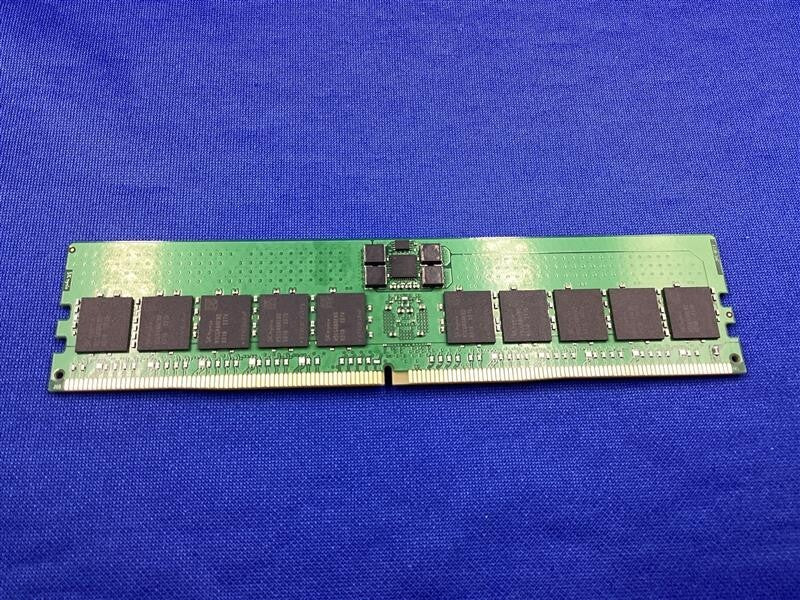 HYNIX 32GB PC5-4800B DDR5-38400 EC8 RDIMM 2Rx8 Memory HMCG88AEBRA107N