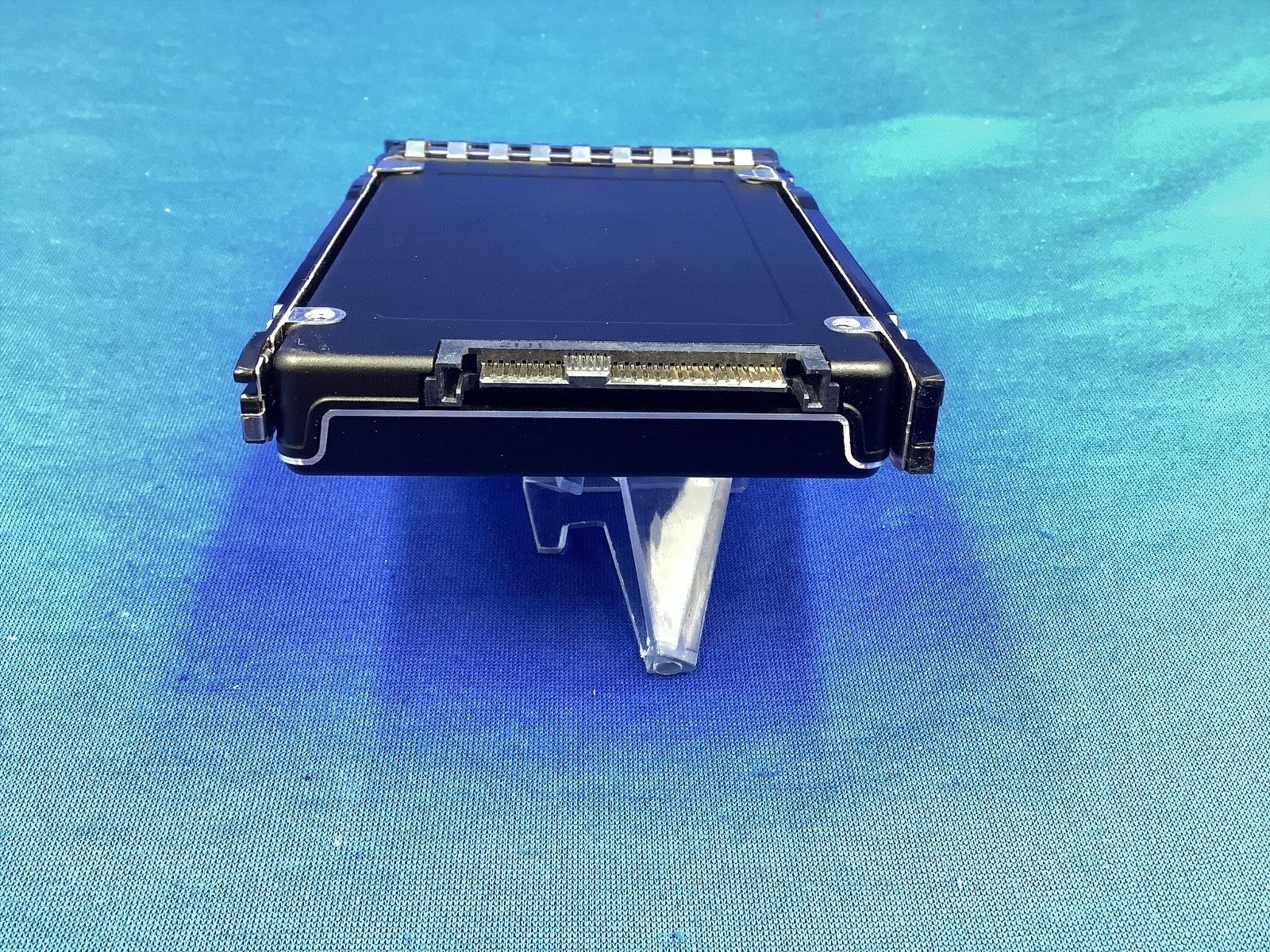 P40568-B21  HPE 15.36TB NVME GEN4 READ INTENSIVE SFF BC  U.3 PM1733 SSD
