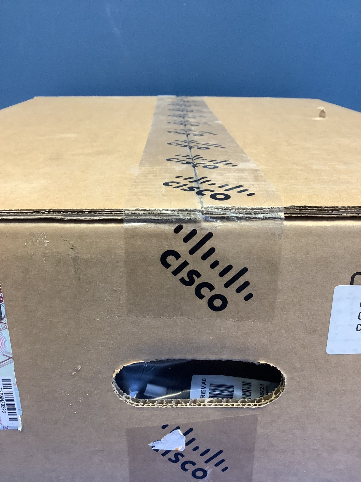 C9200L-24P-4G-E  Cisco Catalyst9200L 24-port PoE+4 x 1G Network Essential switch