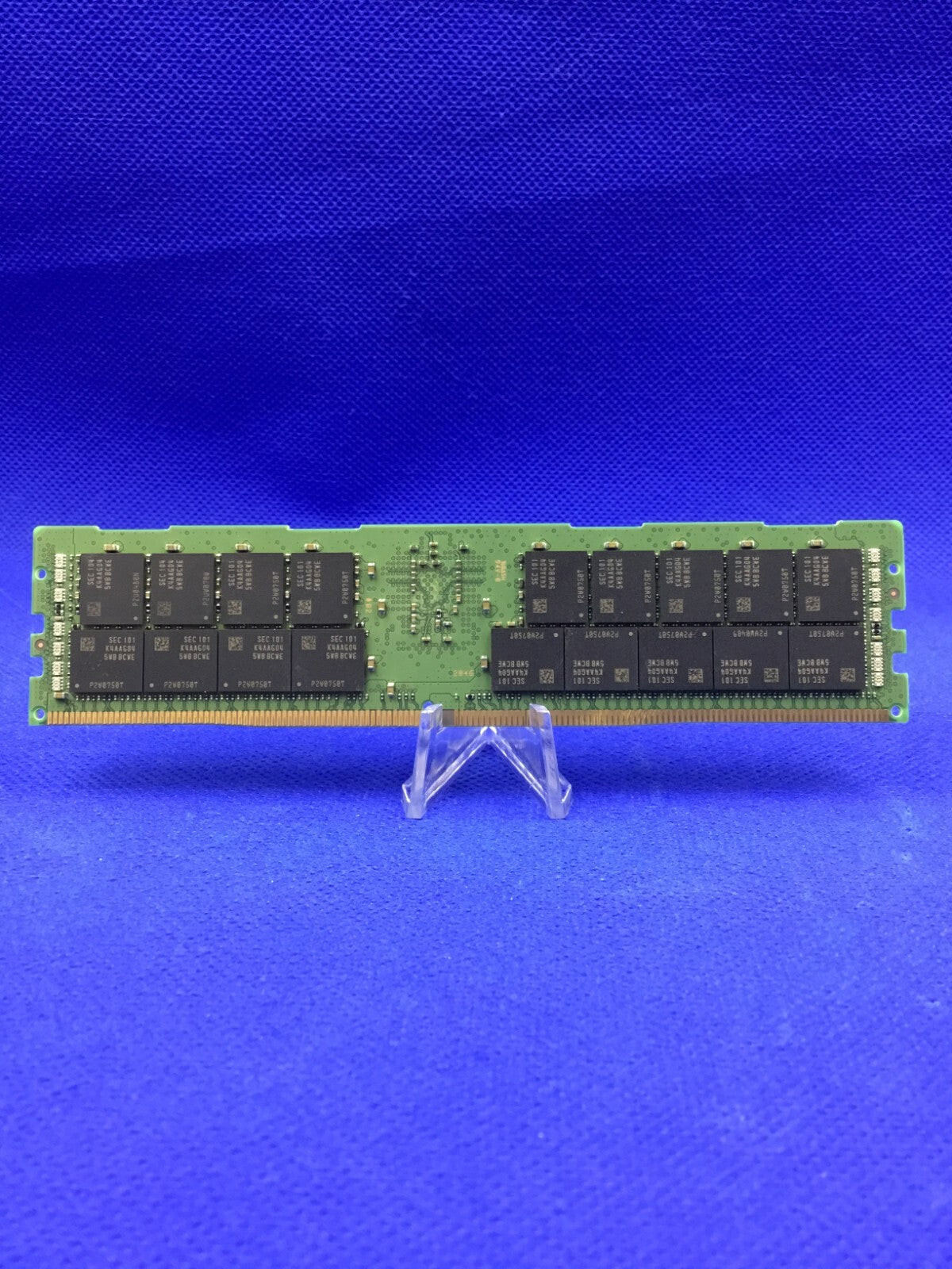 M393A8G40BB4-CWE  SAMSUNG 64GB (1X64GB) 2RX4 PC4-3200A SERVER MEMORY