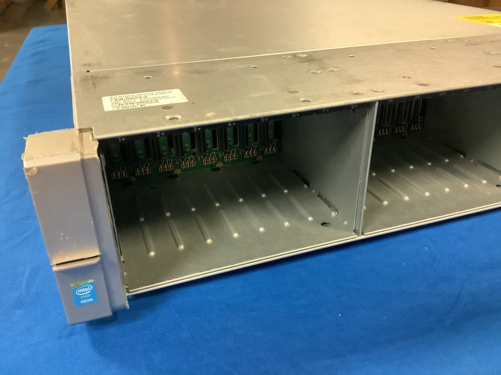 767032-B21 HP ProLiant DL380 Gen9 24x SFF CTO 775400-001