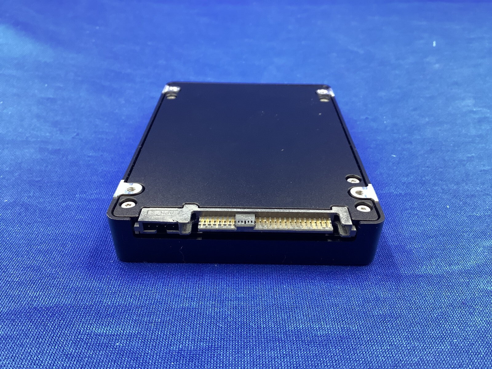 MZ-ILT30T0 Samsung PM1643 30.72TB TLC SAS 12Gb/s 2.5IN SSD MZILT30THMLA