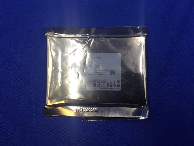MZ-QL27T60 MZQL27T6HBLA Samsung PM9A3 7.68TB PCIe Gen4 NVMe U.2 2.5'' SSD
