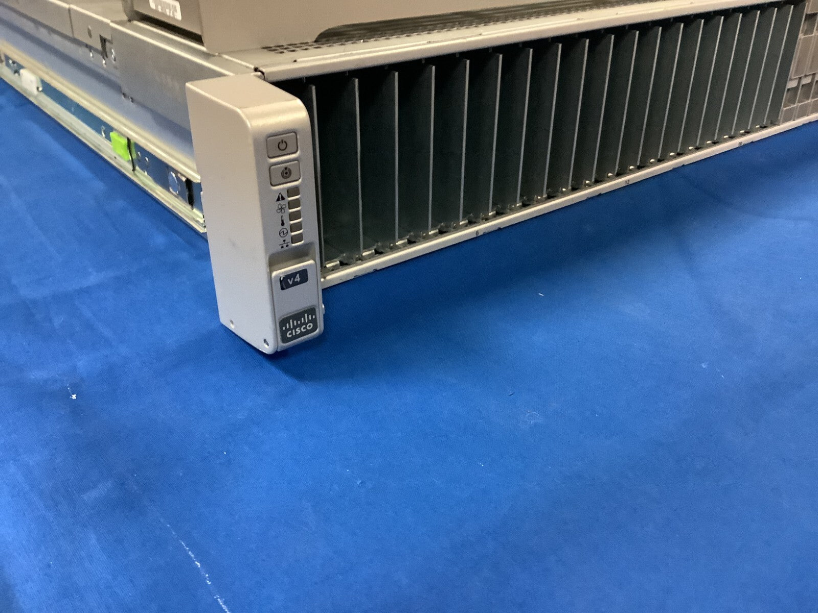 Cisco (2U) HX240C-M4SX HYPERFLEX HX24C M4 Node CTO System 74-12420-02 1400W PSU