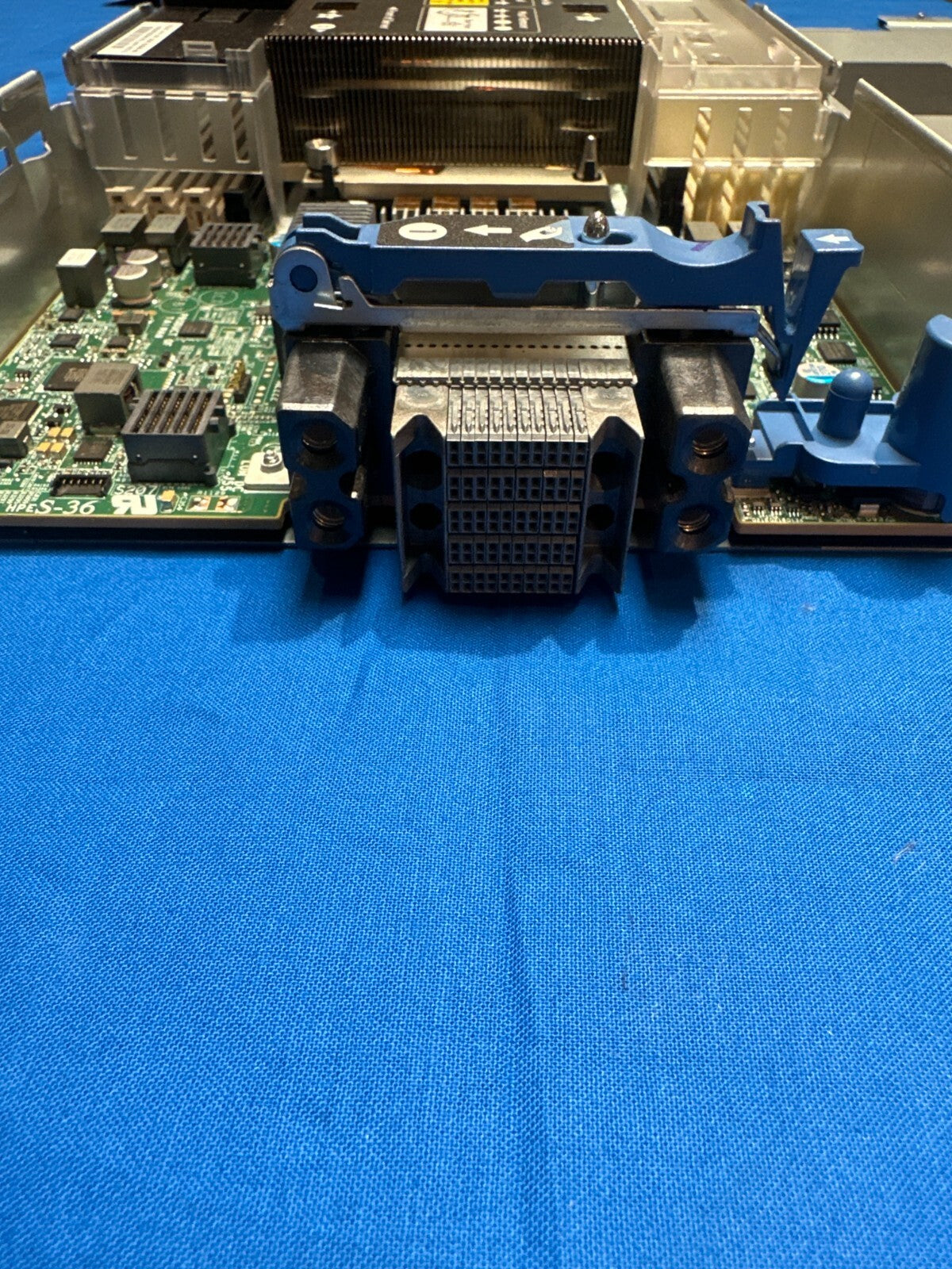 P09524-B21 HPE ProLiant BL460c  G10 V6 CTO Chassis Server 2SFF Blade P11566-001
