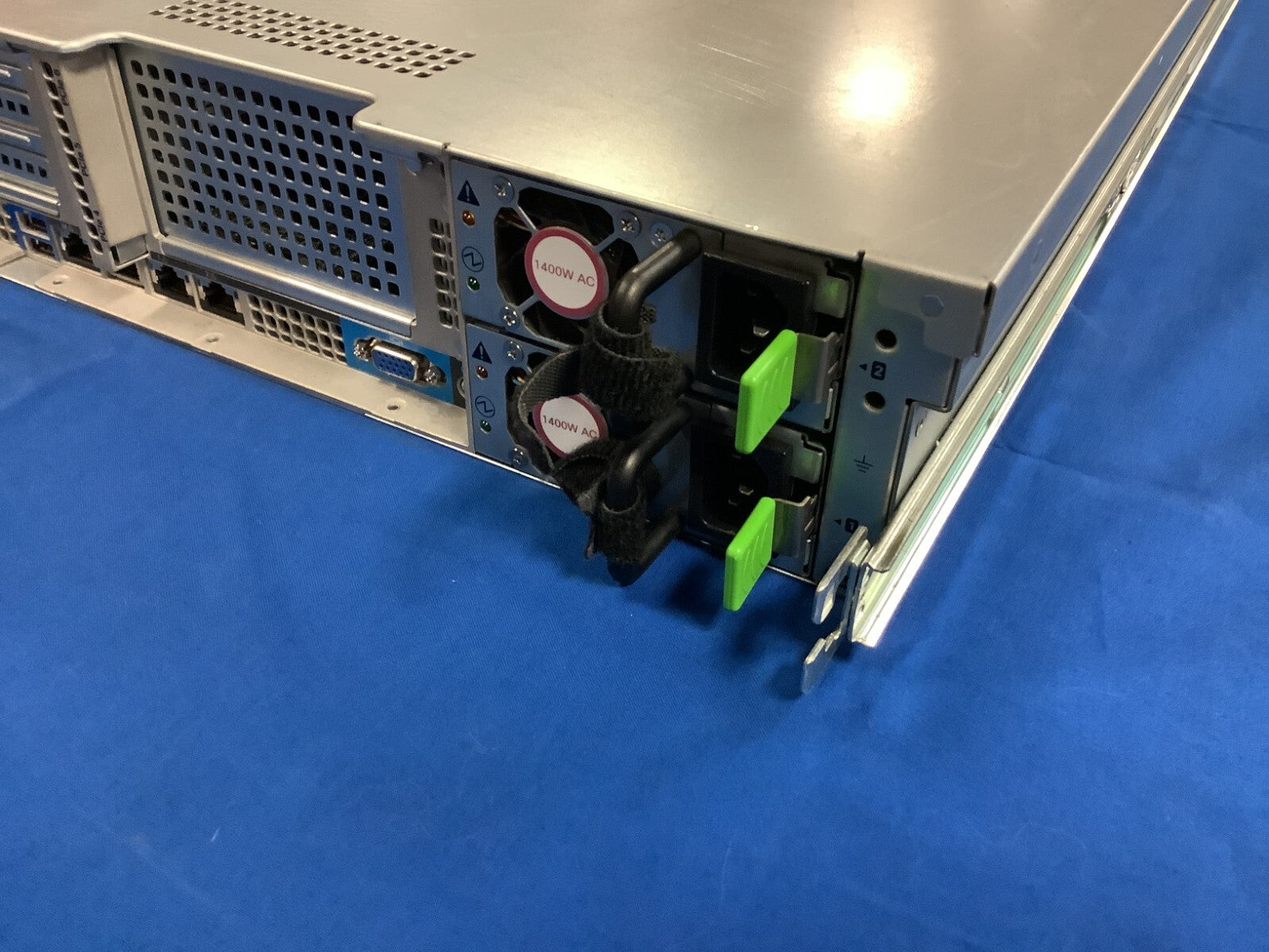 Cisco (2U) HX240C-M4SX HYPERFLEX HX24C M4 Node CTO System 74-12420-02 1400W PSU