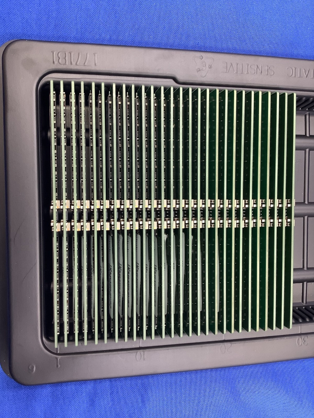 UCS-MRX32G1RE1 CISCO 32GB (1x32GB) 1RX4 PC5-4800B RDIMM MEMORY 15-109084-01