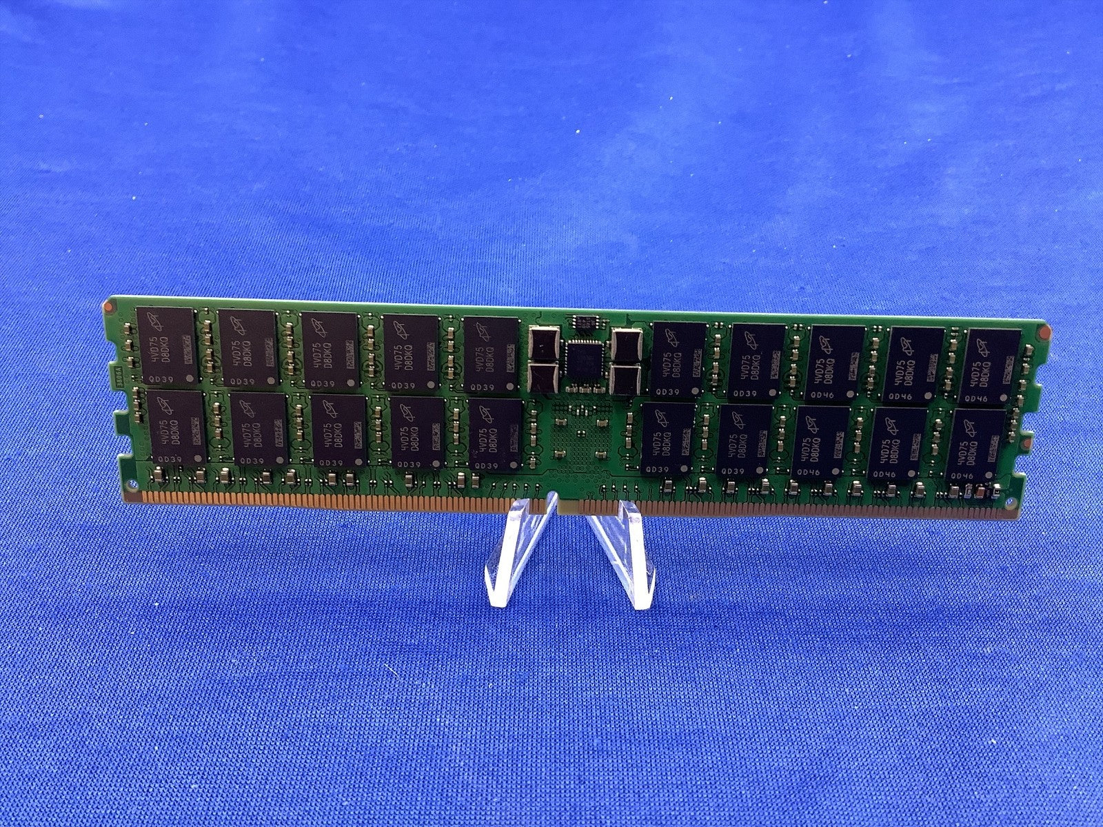 MTC40F2046S1RC56BD200B MICRON 64GB 2RX4 PC5-5600B RDIMM RAM MTC40F2046S1RC56BD2