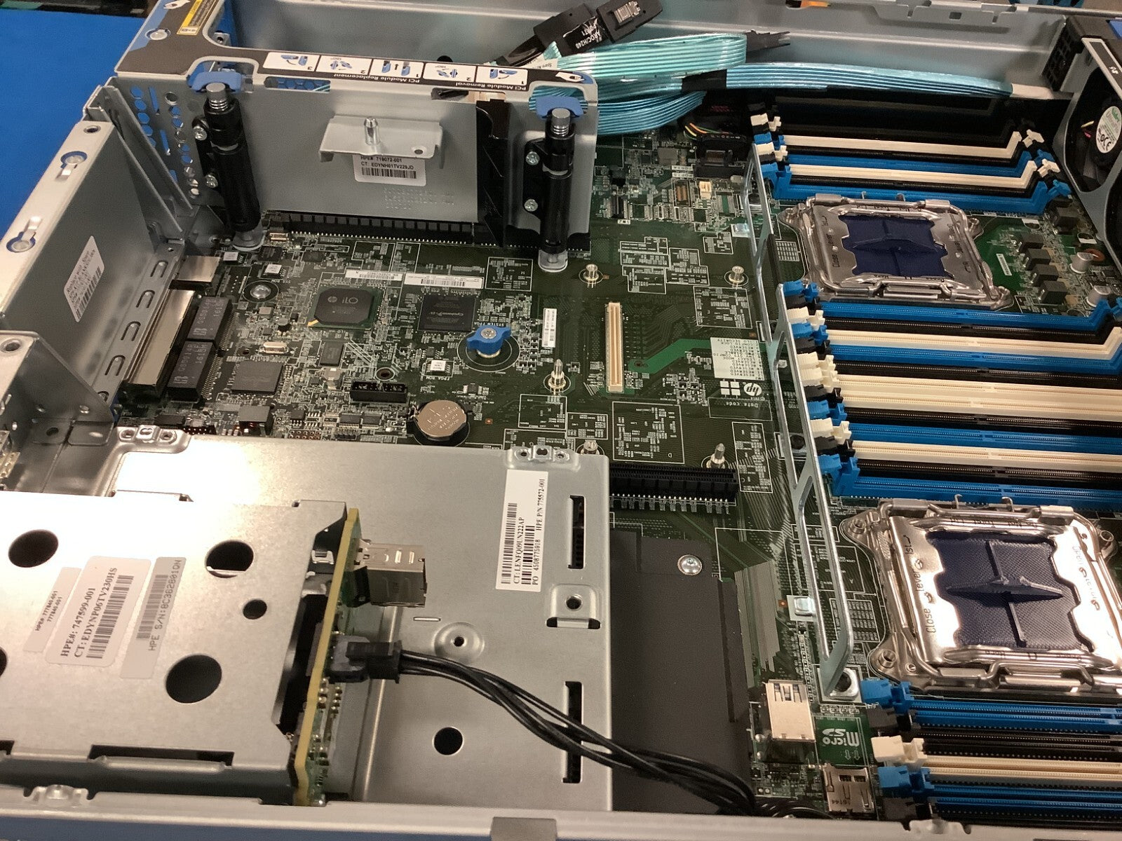 767032-B21 HP ProLiant DL380 Gen9 24x SFF CTO 843307-001 NO PSU