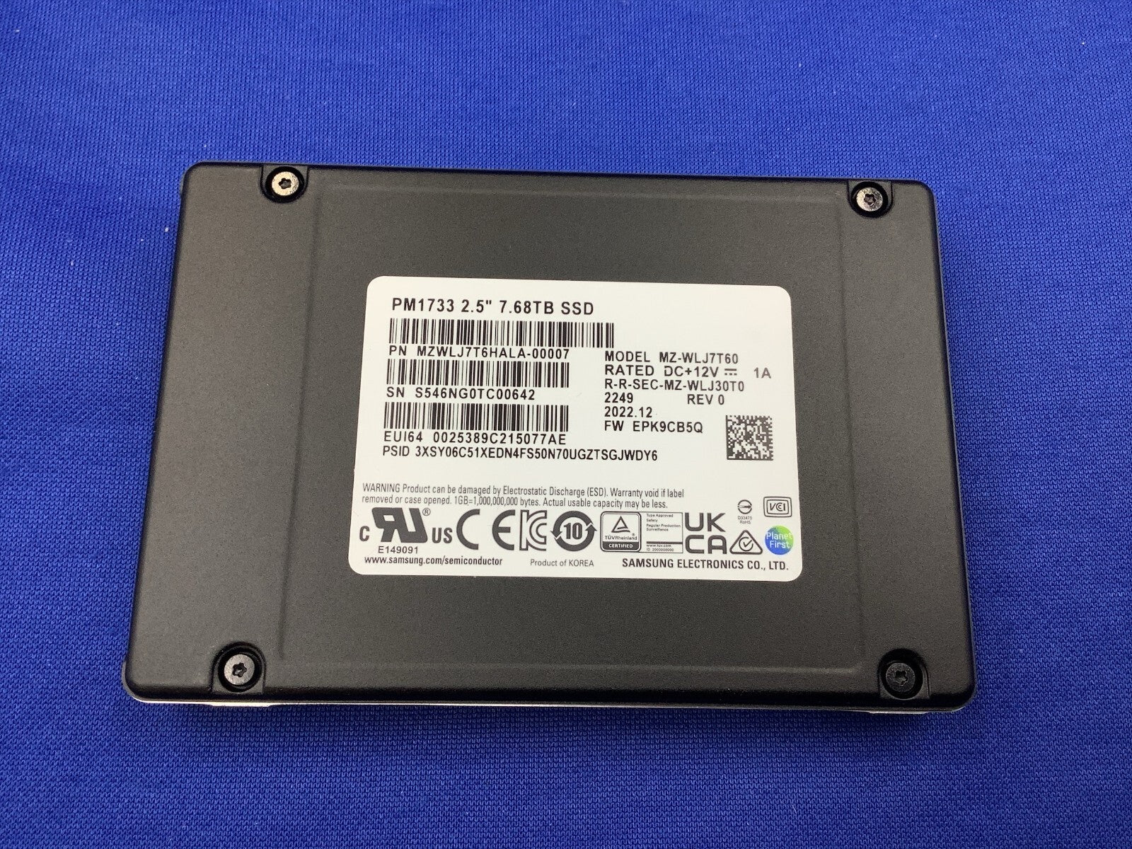 MZ-WLJ7T60 SAMSUNG PM1733 7.68TB NVME 2.5" U.2 PCIE4.0 SSD MZWLJ7T6HALA
