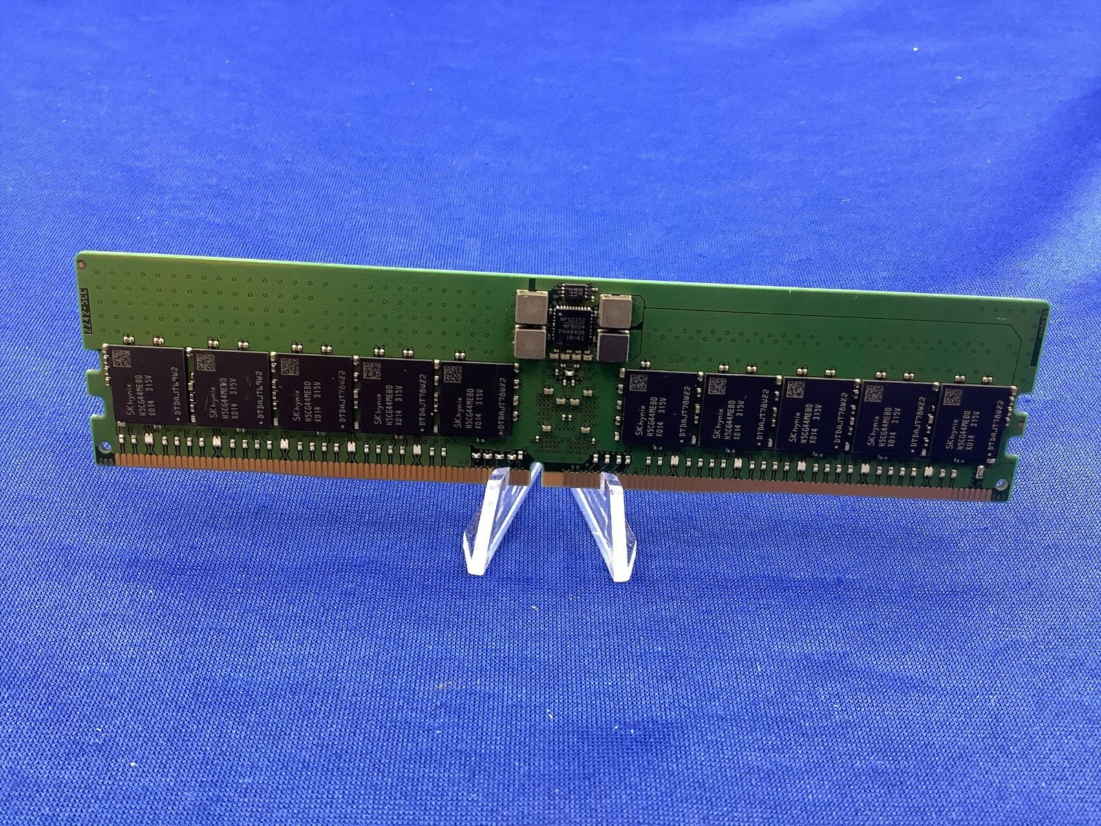 UCS-MRX32G1RE1 CISCO 32GB (1x32GB) 1RX4 PC5-4800B RDIMM MEMORY 15-109084-01