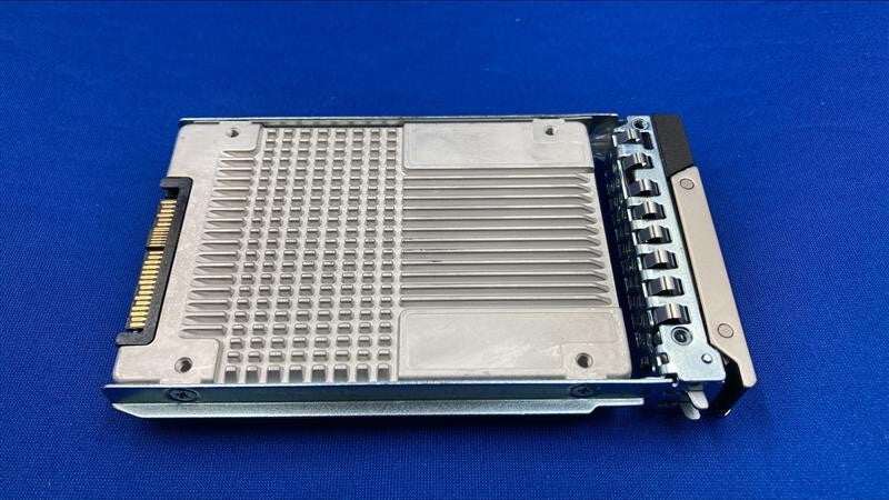 Dell 92F30  Intel DC P4610 Series 6.4TB PCIe 3.1 x4, NVMe Mix Use 2.5'' U.2 SSD