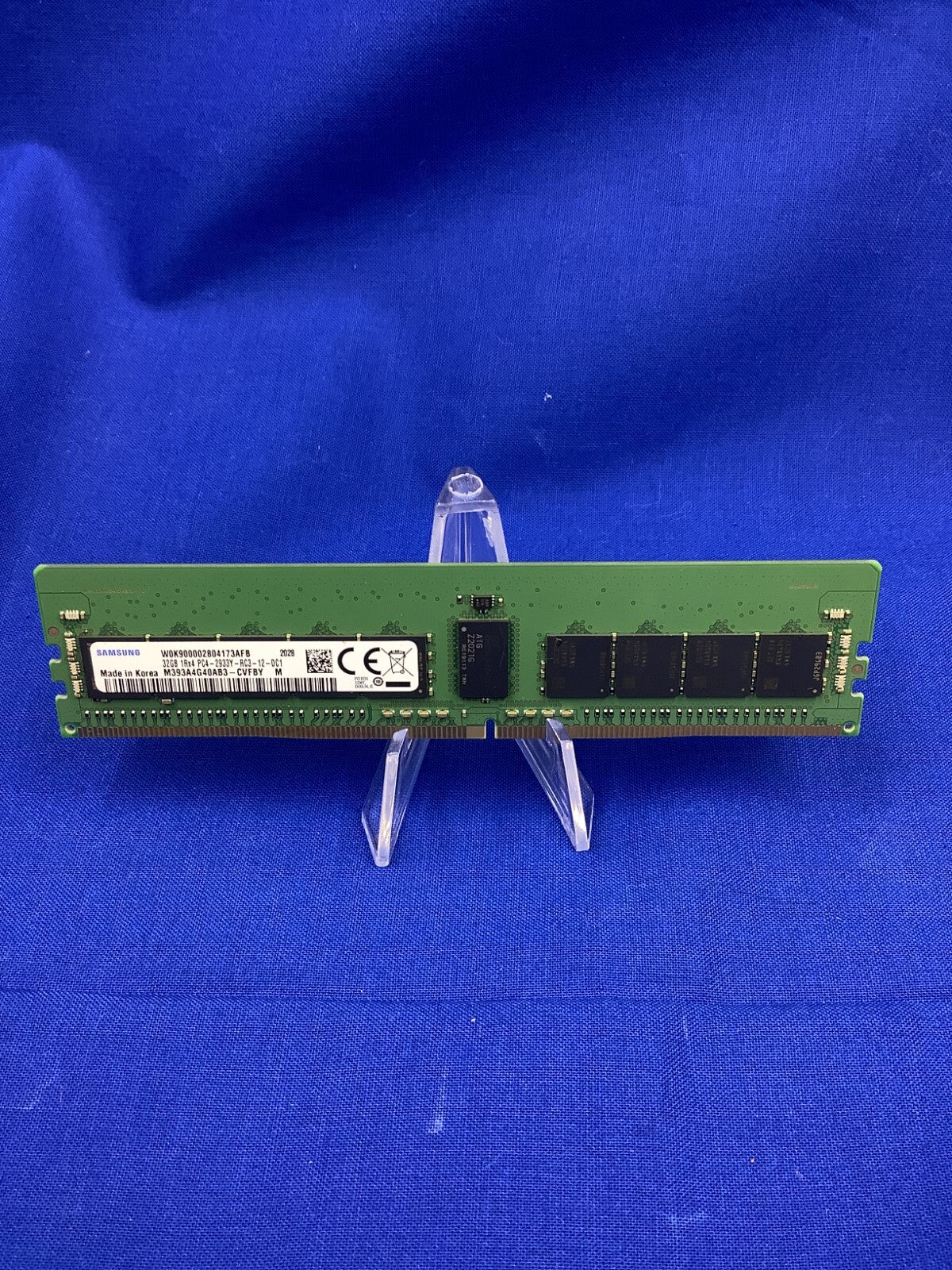 M393A4G40AB3-CVF SAMSUNG 32GB (1X32GB) 1RX4 PC4-2933Y DDR4 SERVER MEMORY