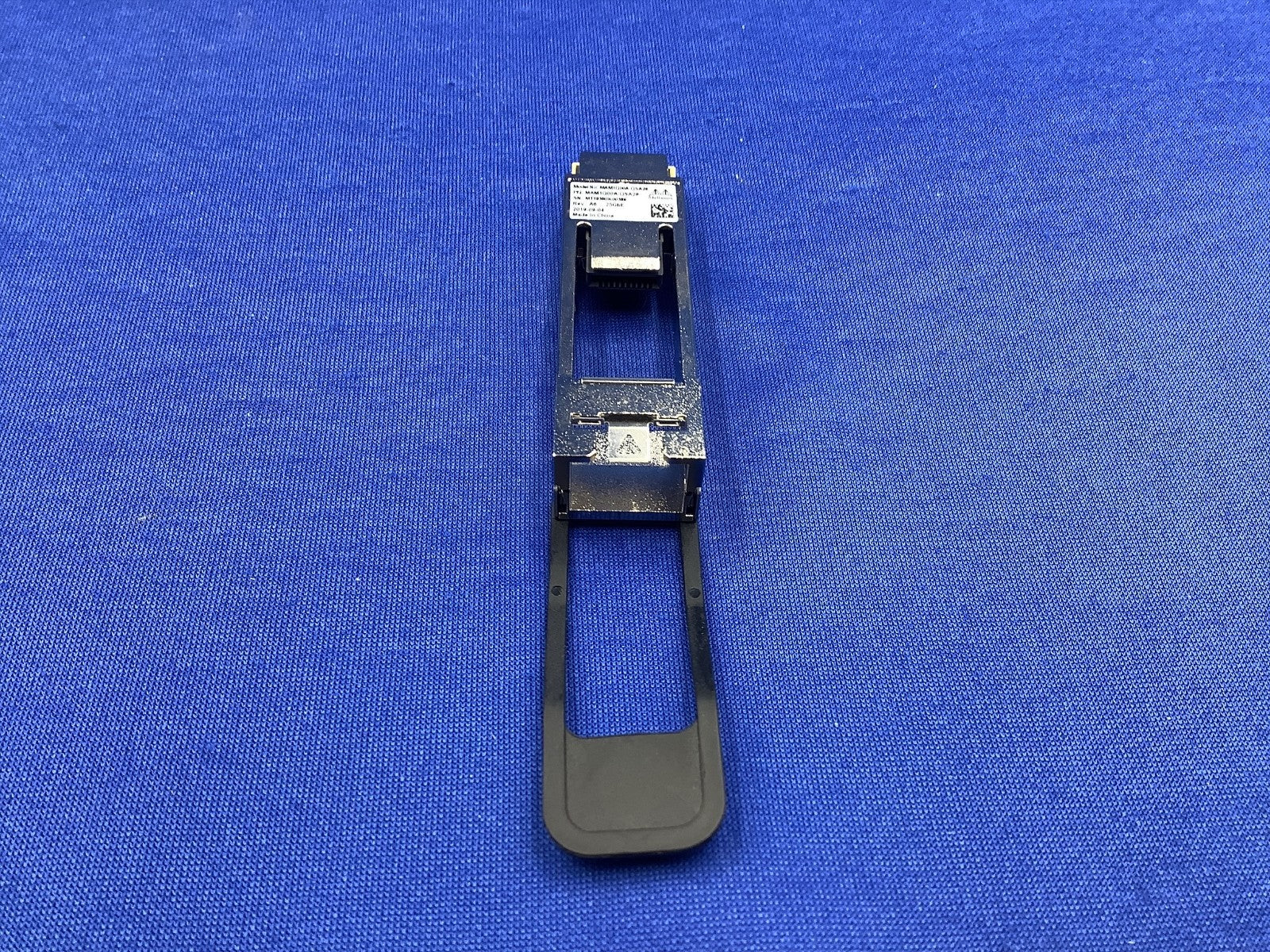 MAM1Q00A-QSA28 NVIDIA DynamiX QSA28 100Gb/s to 25Gb/s QSFP28 to SFP28 Adapter